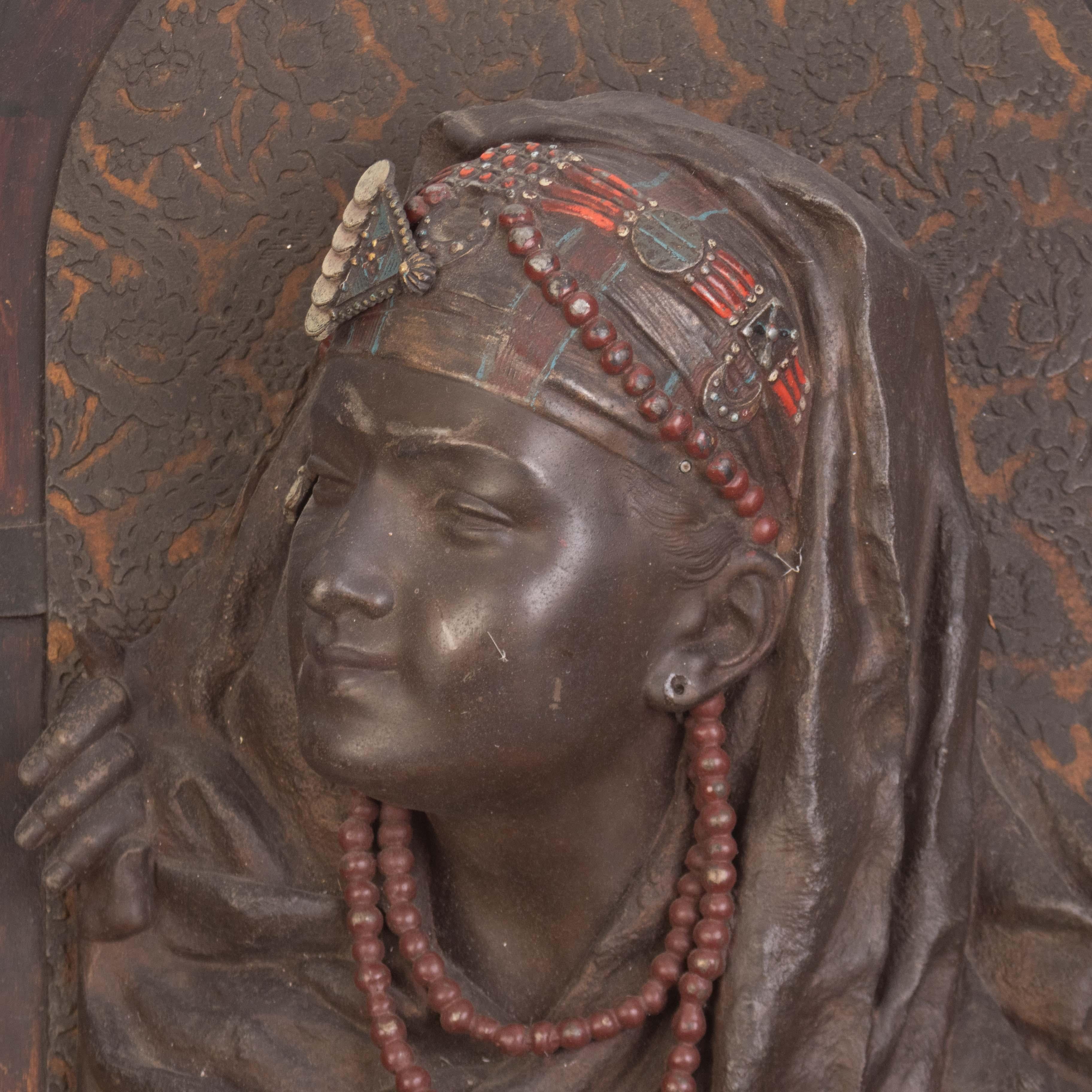 Antica scultura da parete orientale beduina in metallo dipinto a freddo del XIX secolo In condizioni buone in vendita a Nottingham, GB