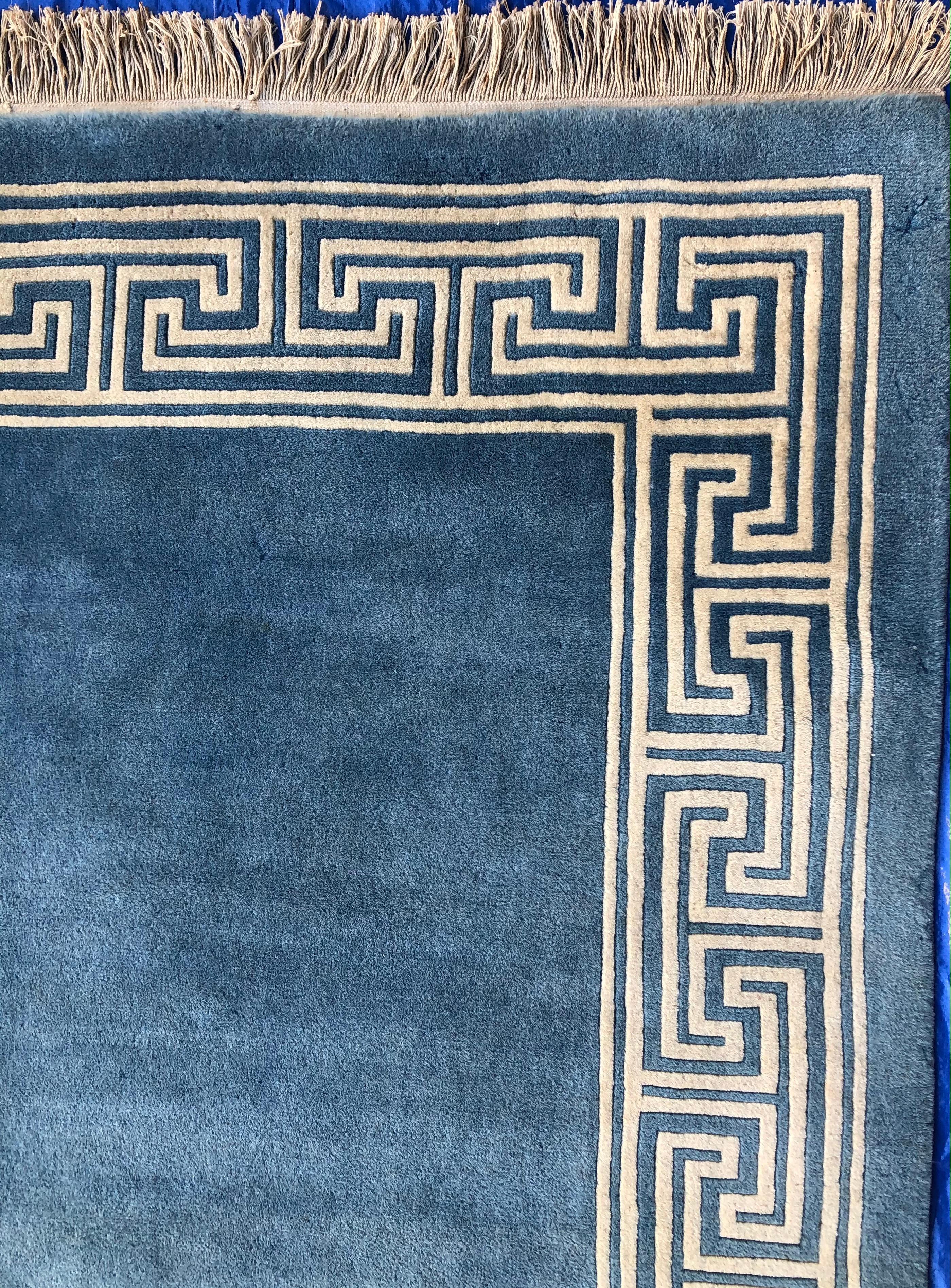 Atemberaubende Blau und Beige Antike Sammler Ningxia oder Ningshia Seide Bereich Teppich (Frühes 20. Jahrhundert) im Angebot