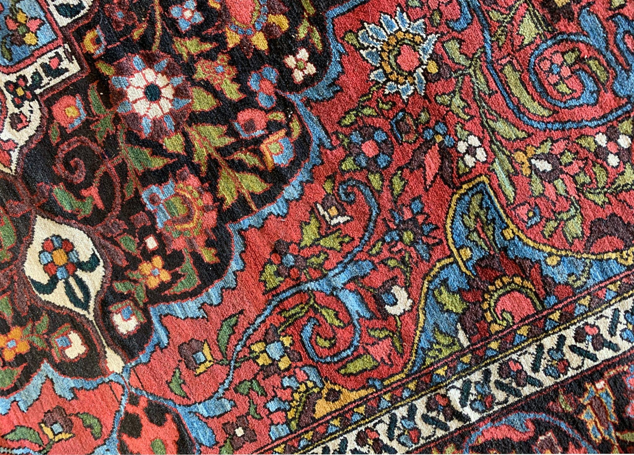 Tapis Bakhtiari de collection antique, tapis de salon rouille des années 1900 Excellent état - En vente à Hampshire, GB