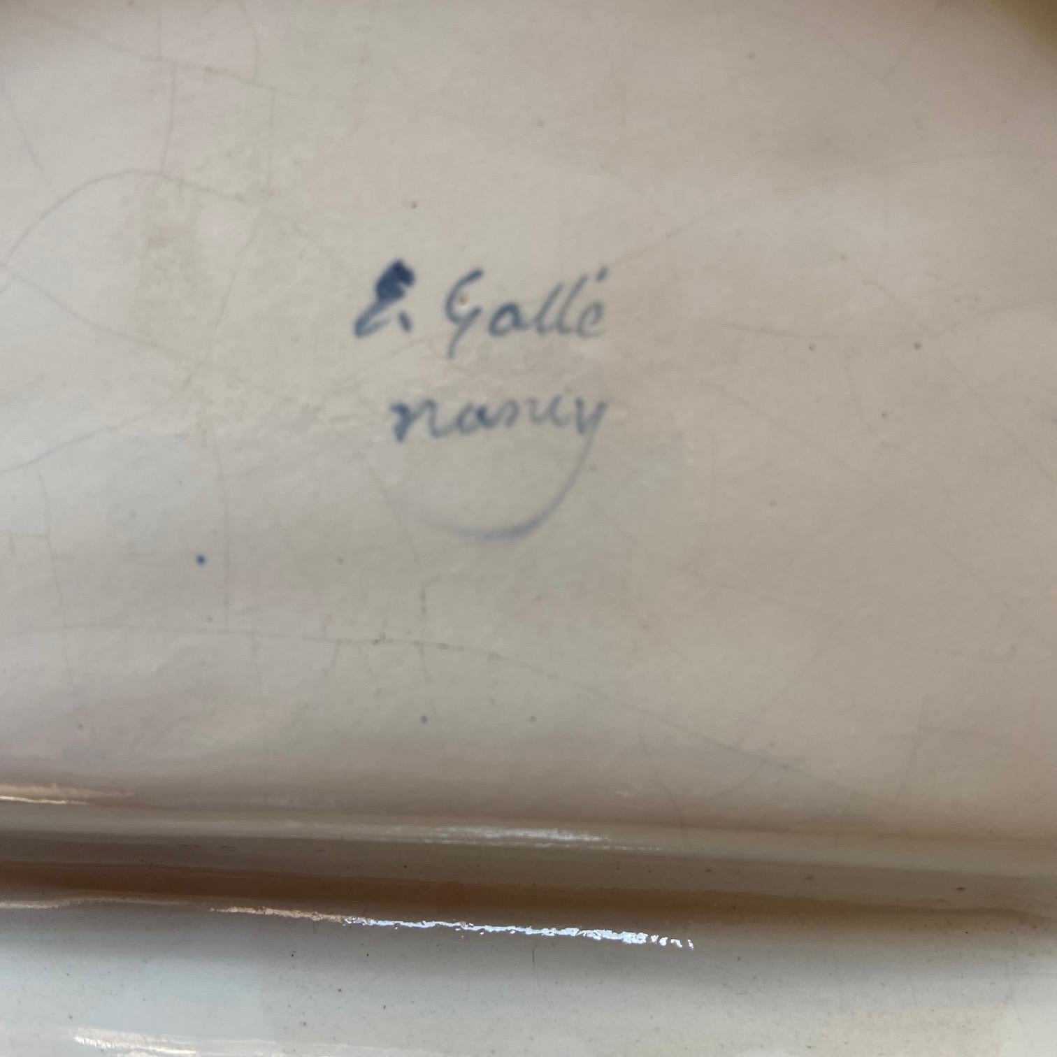 Coleccionista de antigüedades Emile Gallé  Plato de espárragos Mayólica en venta