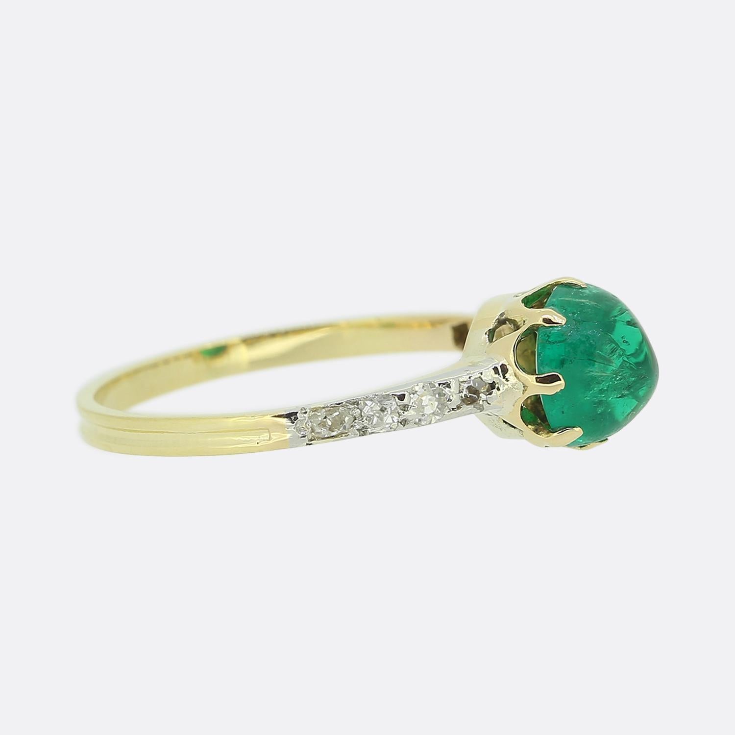 Antiker kolumbianischer Cabochon-Ring mit Smaragd und Diamant im Zustand „Gut“ im Angebot in London, GB