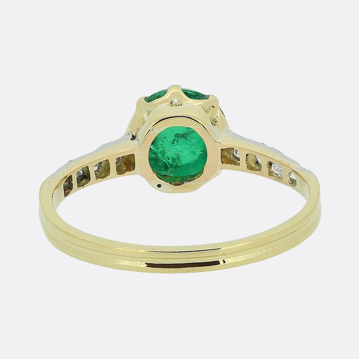 Antiker kolumbianischer Cabochon-Ring mit Smaragd und Diamant für Damen oder Herren im Angebot