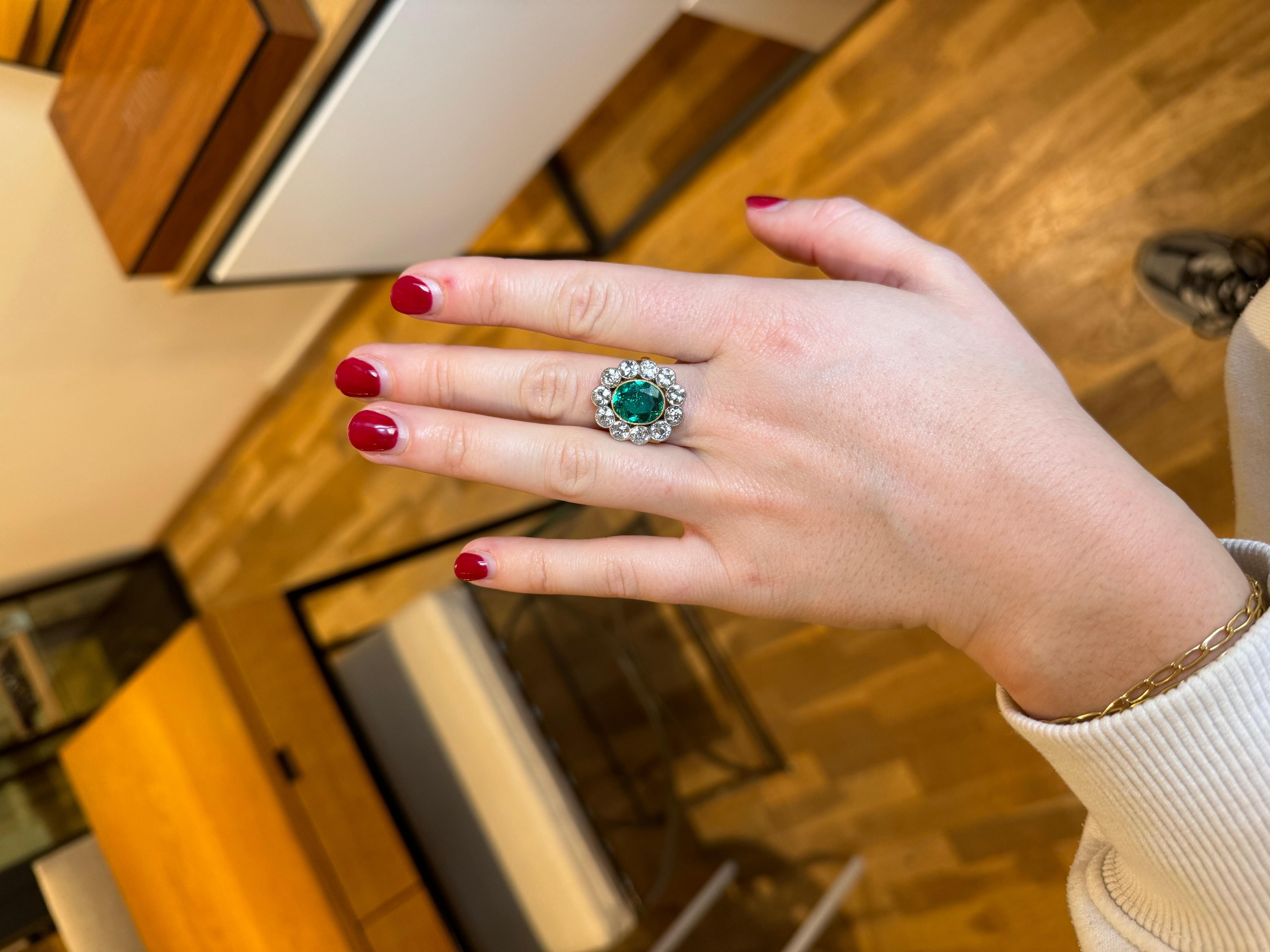 Antique Colombian Emerald (+/- 2.90 Carats) and diamonds cluster ring circa 1910 1