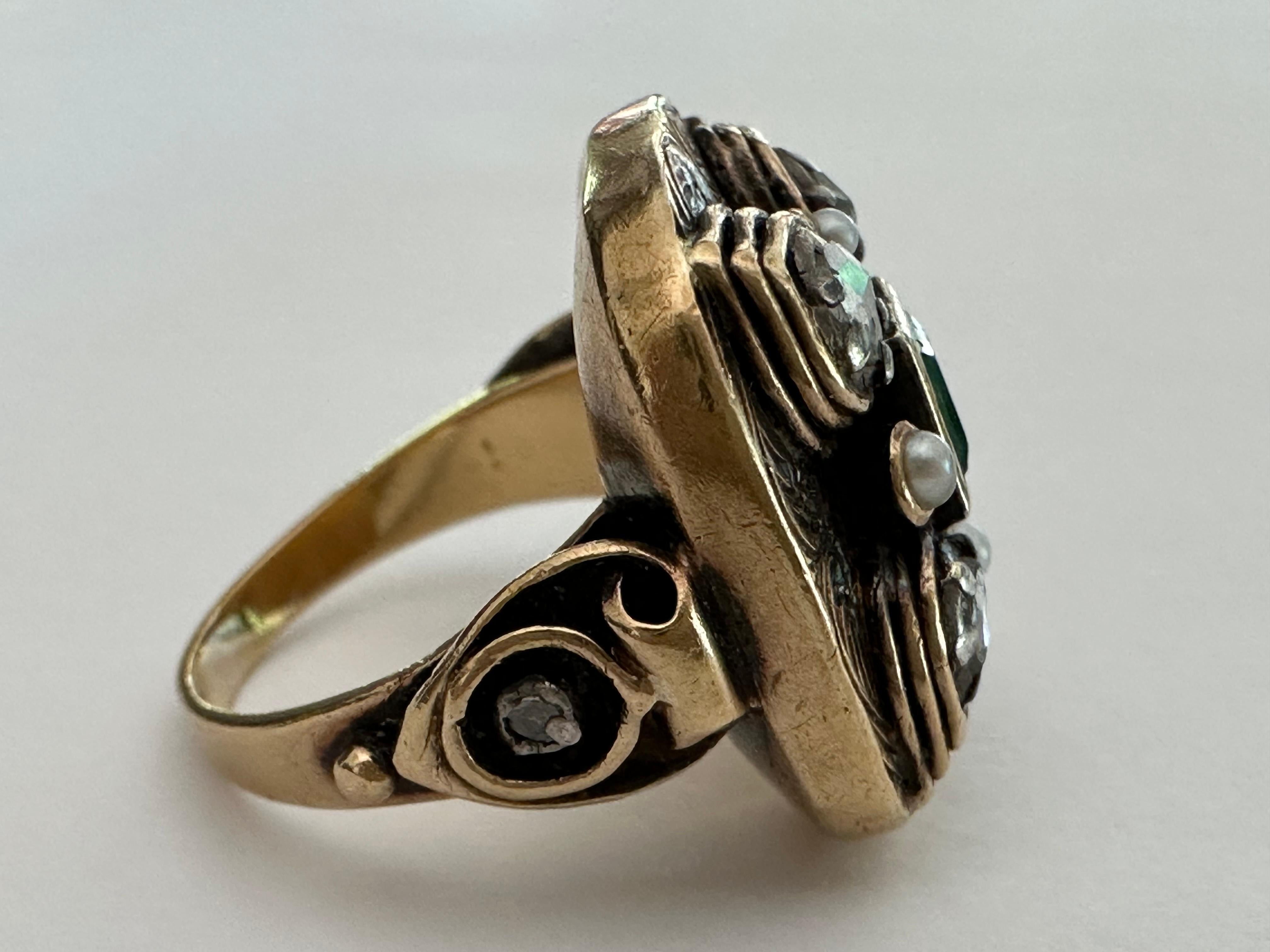 Antiker kolumbianischer Smaragd Diamant und Perle Cocktail Ring (Carréeschliff) im Angebot