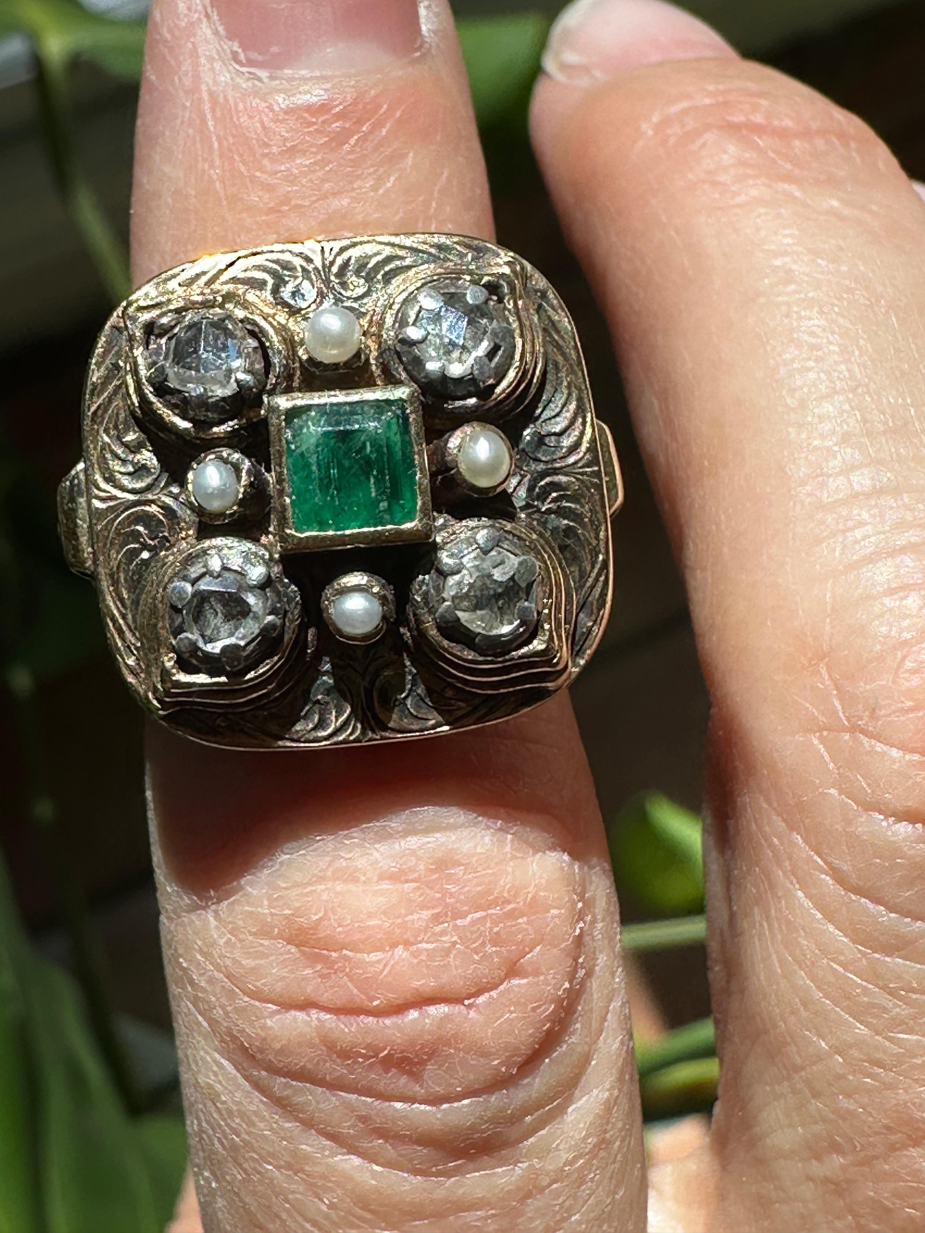 Antiker kolumbianischer Smaragd Diamant und Perle Cocktail Ring im Zustand „Gut“ im Angebot in Denver, CO