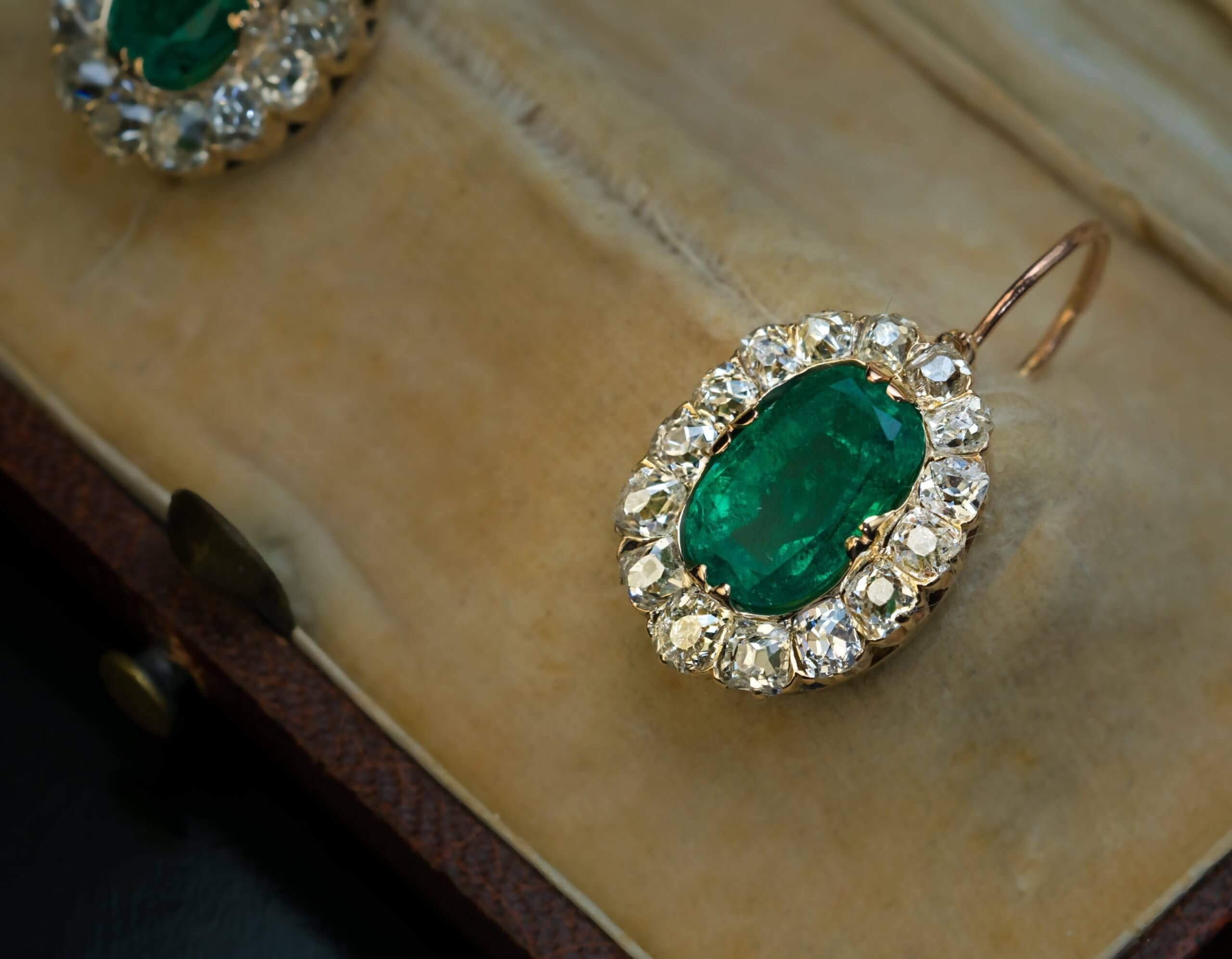 Antique Colombian Emerald Diamond Cluster Earrings In Excellent Condition In Chicago, IL