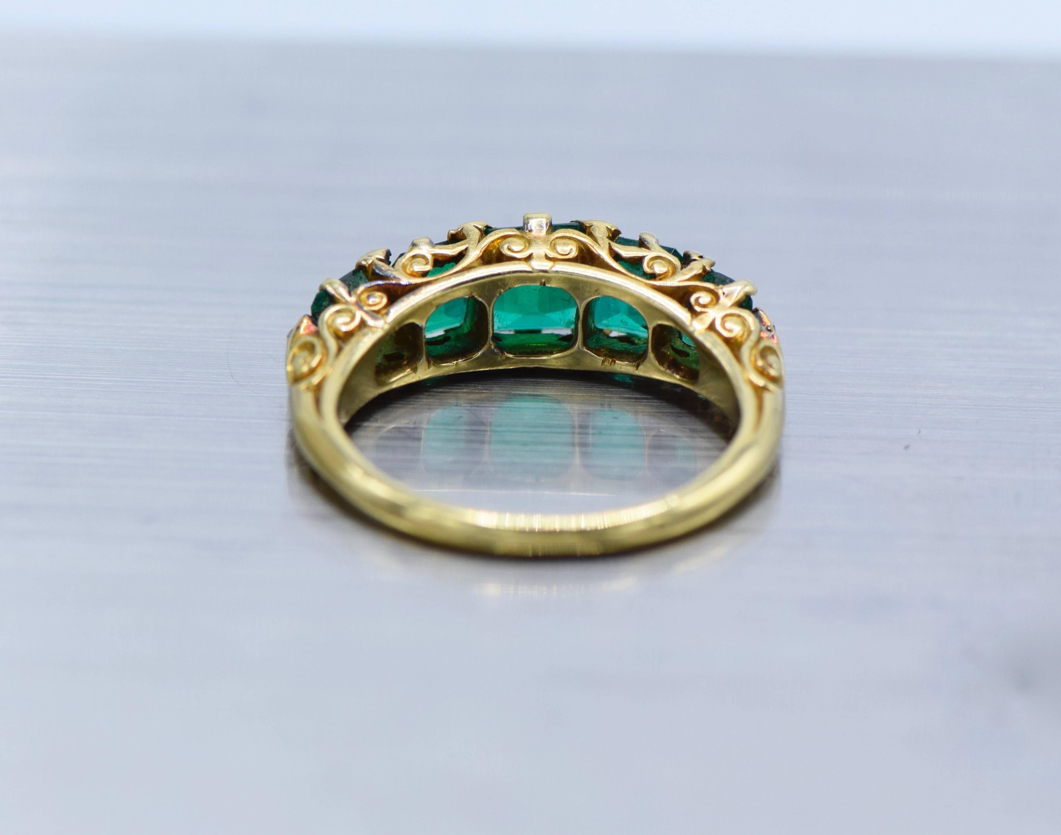 Antique Colombian Emerald Ring In Excellent Condition In New York, NY