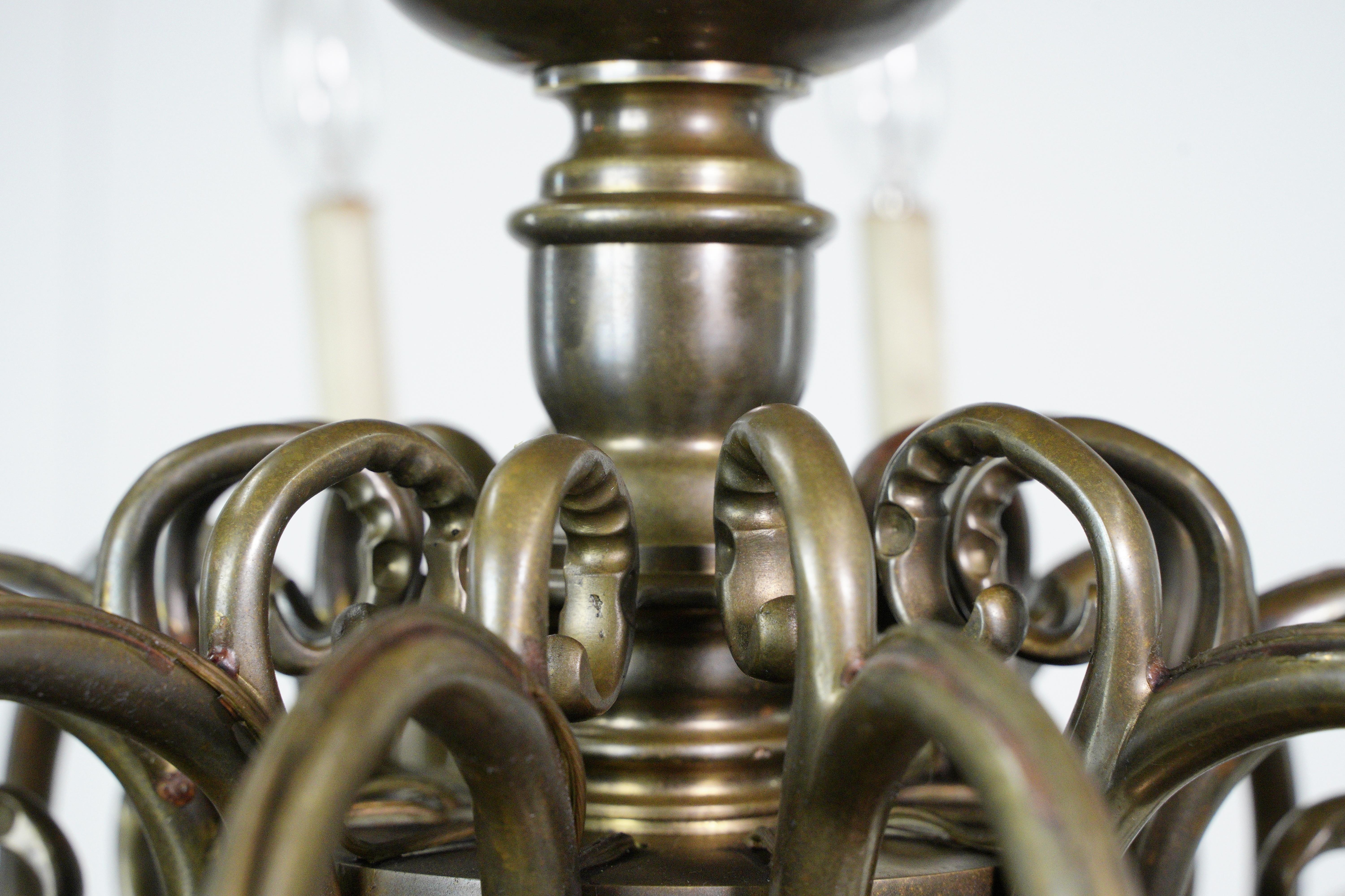 Lampadario antico Coloni a 12 bracci in bronzo in vendita 3