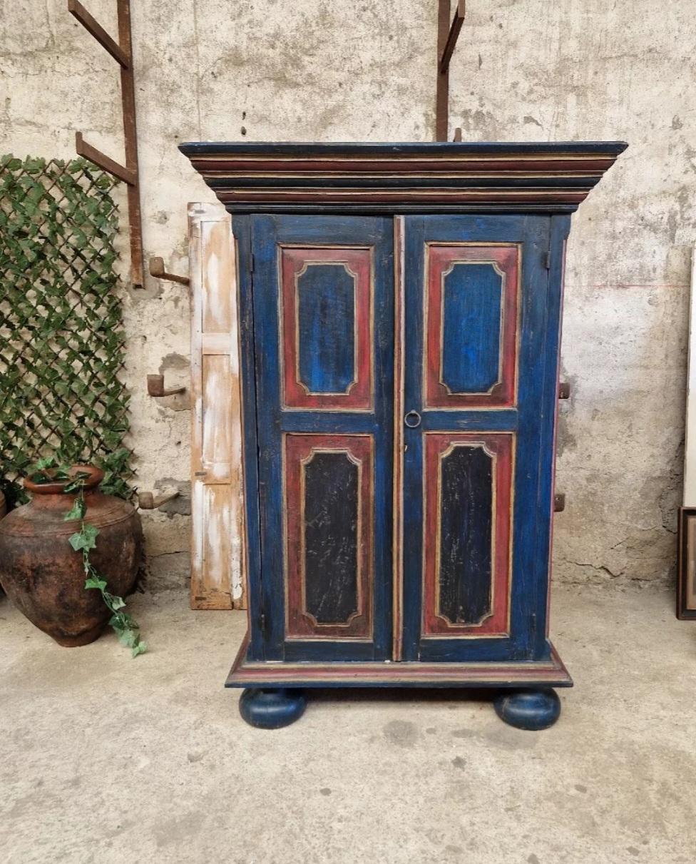Legno Antico armadio bavarese di Coloni in vendita