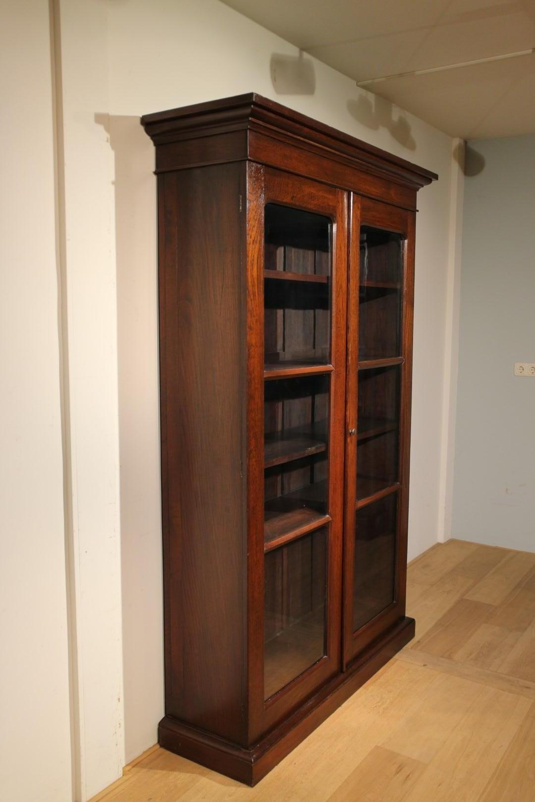 Antique Colonial Bookcase In Good Condition In Eindhoven, NL