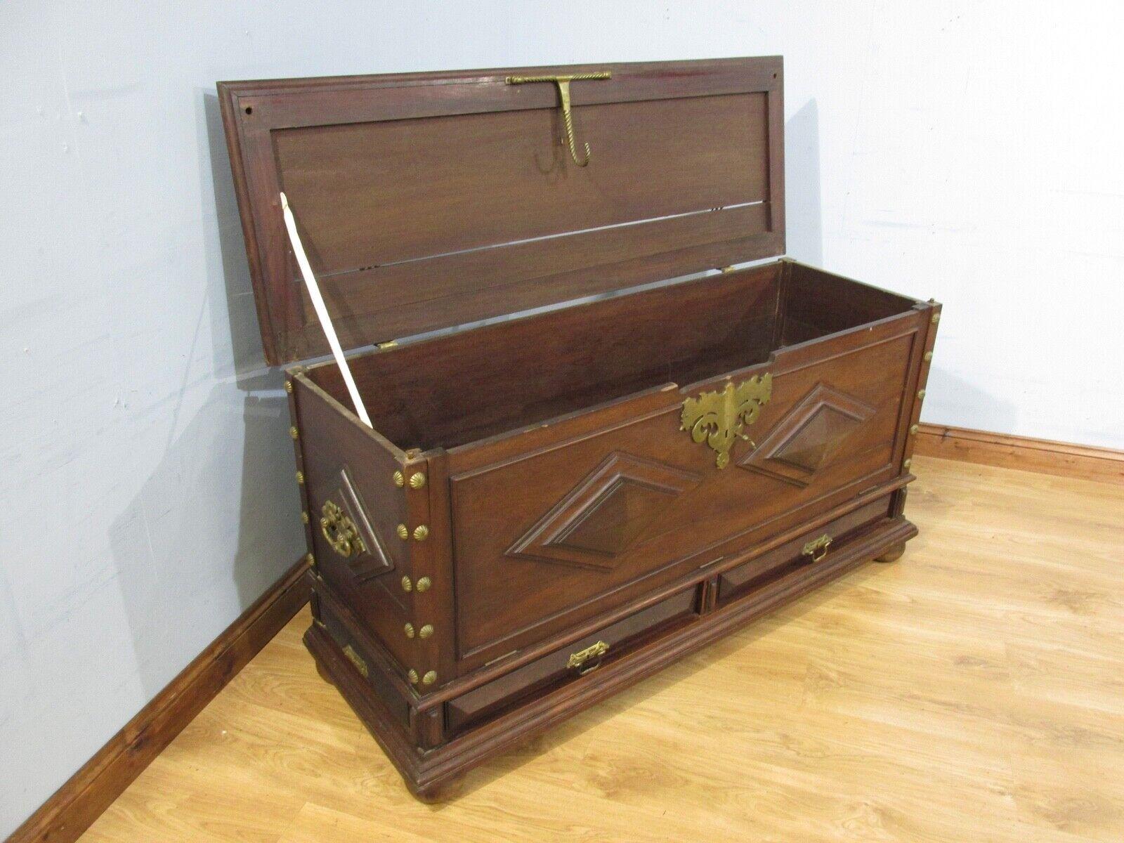 Antico baule coloniale in padauk del XIX secolo in vendita 4
