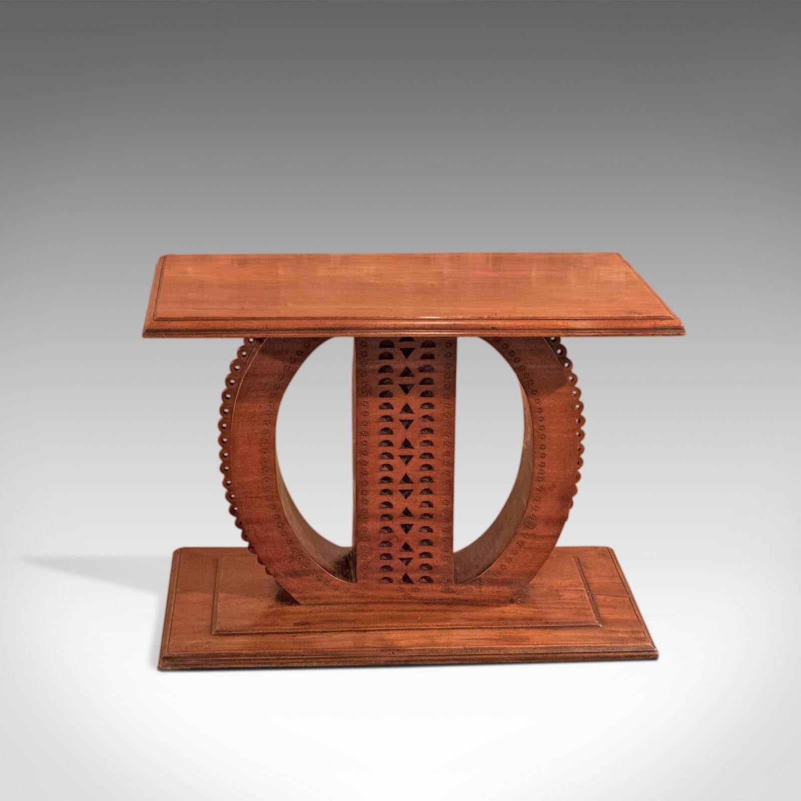 Colonial britannique Table coloniale ancienne en bois de feuillus, XIXe siècle en vente