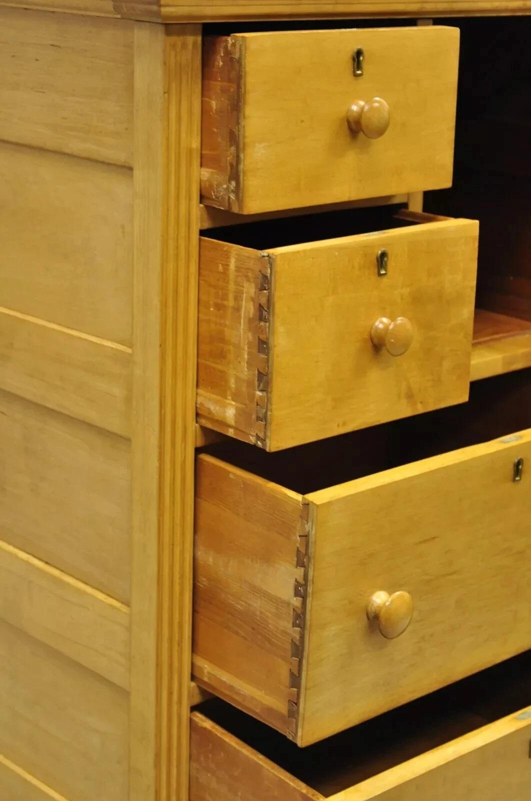Antico cassettone per lingerie in legno d'acero Coloni, lavatoio da camera da letto In condizioni buone in vendita a Philadelphia, PA