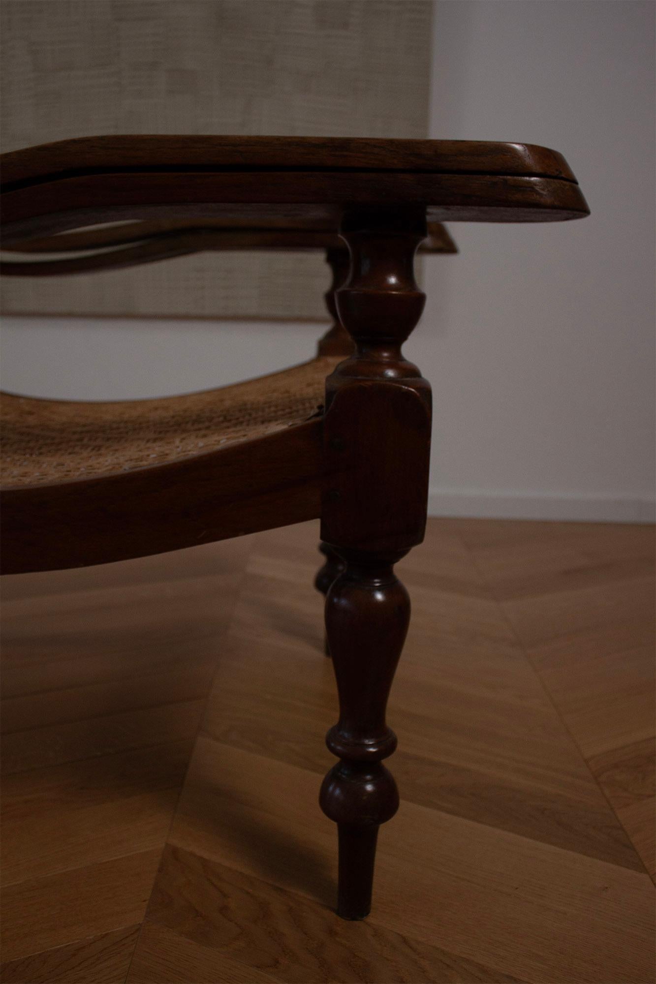 Antike Kolonial Plantation gewebt Lounge Stuhl geschwungene Paddel Armlehne (Holz) im Angebot