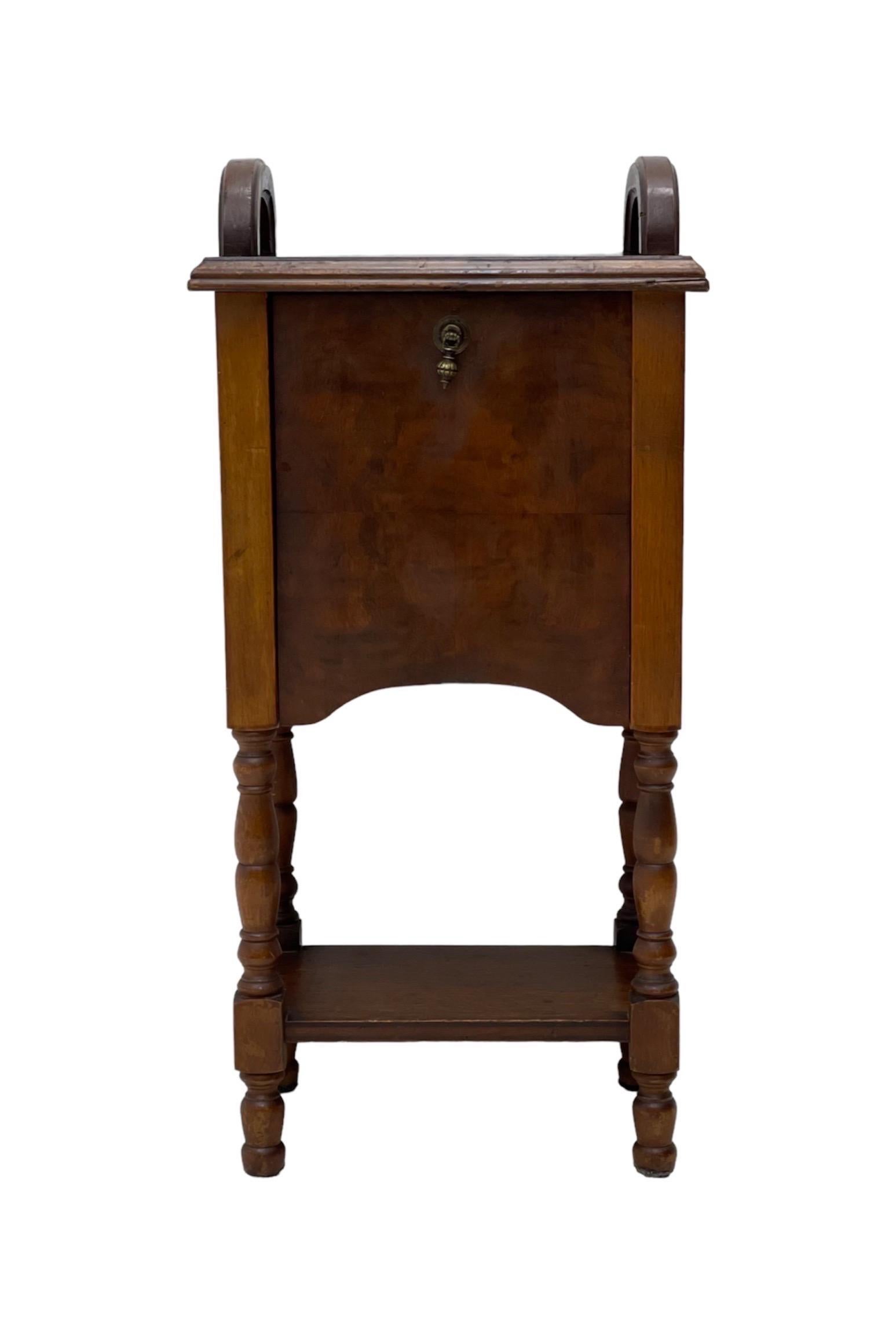Antique colonial style accent table stand.

Dimensions. 13 W ; 9 1/2 D ; 26 1/2 H.