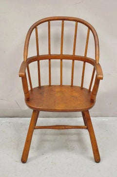 Sillón Windsor pequeño para niños, de madera de arce curvada, de estilo colonial antiguo
