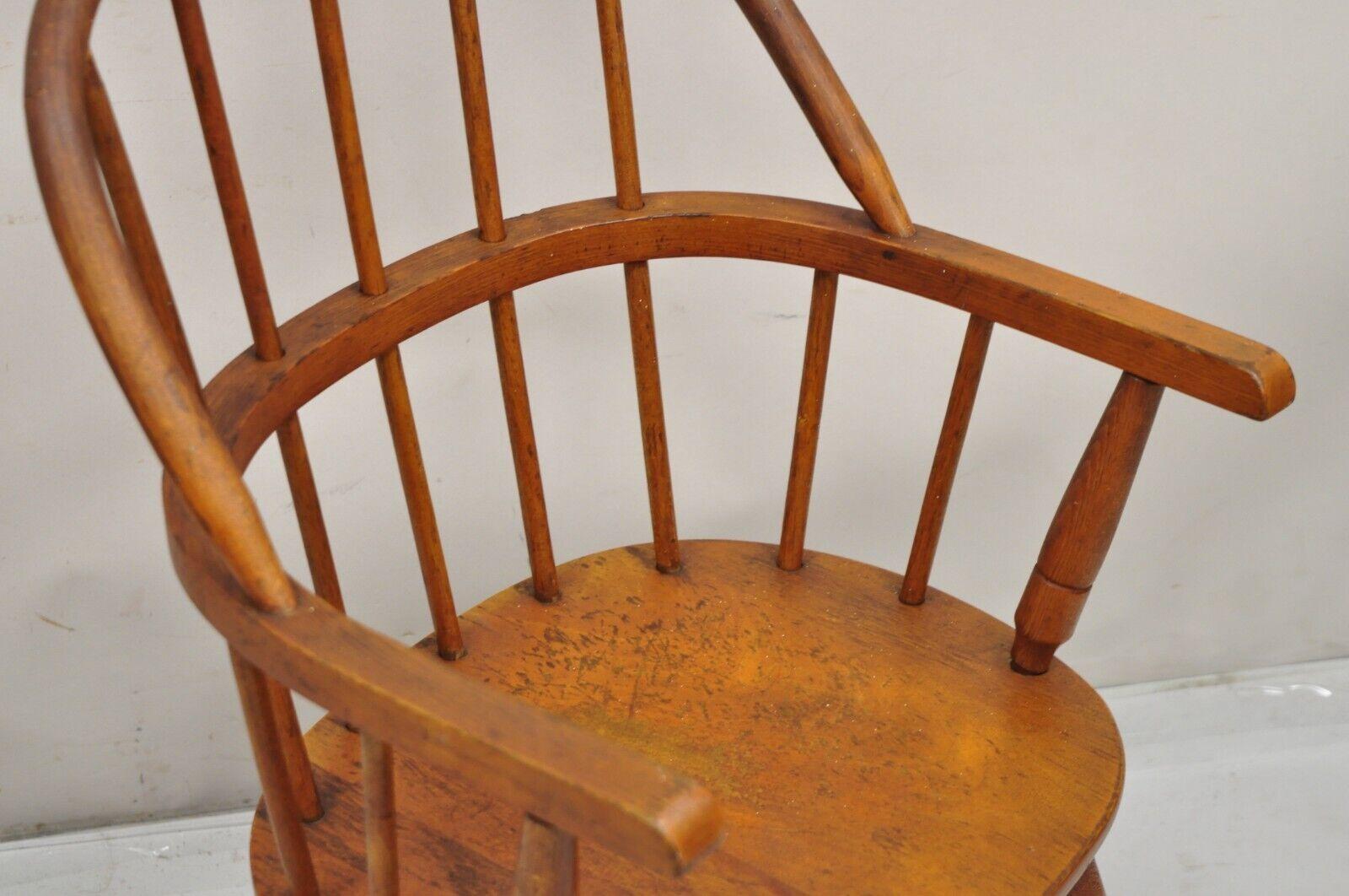 Early 20th Century Antique Colonial Style Bentwood Maple Small Child's Windsor Arm Chair For Sale