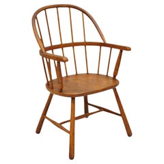 Antique fauteuil Windsor pour petit enfant de style colonial en bois d'érable courbé
