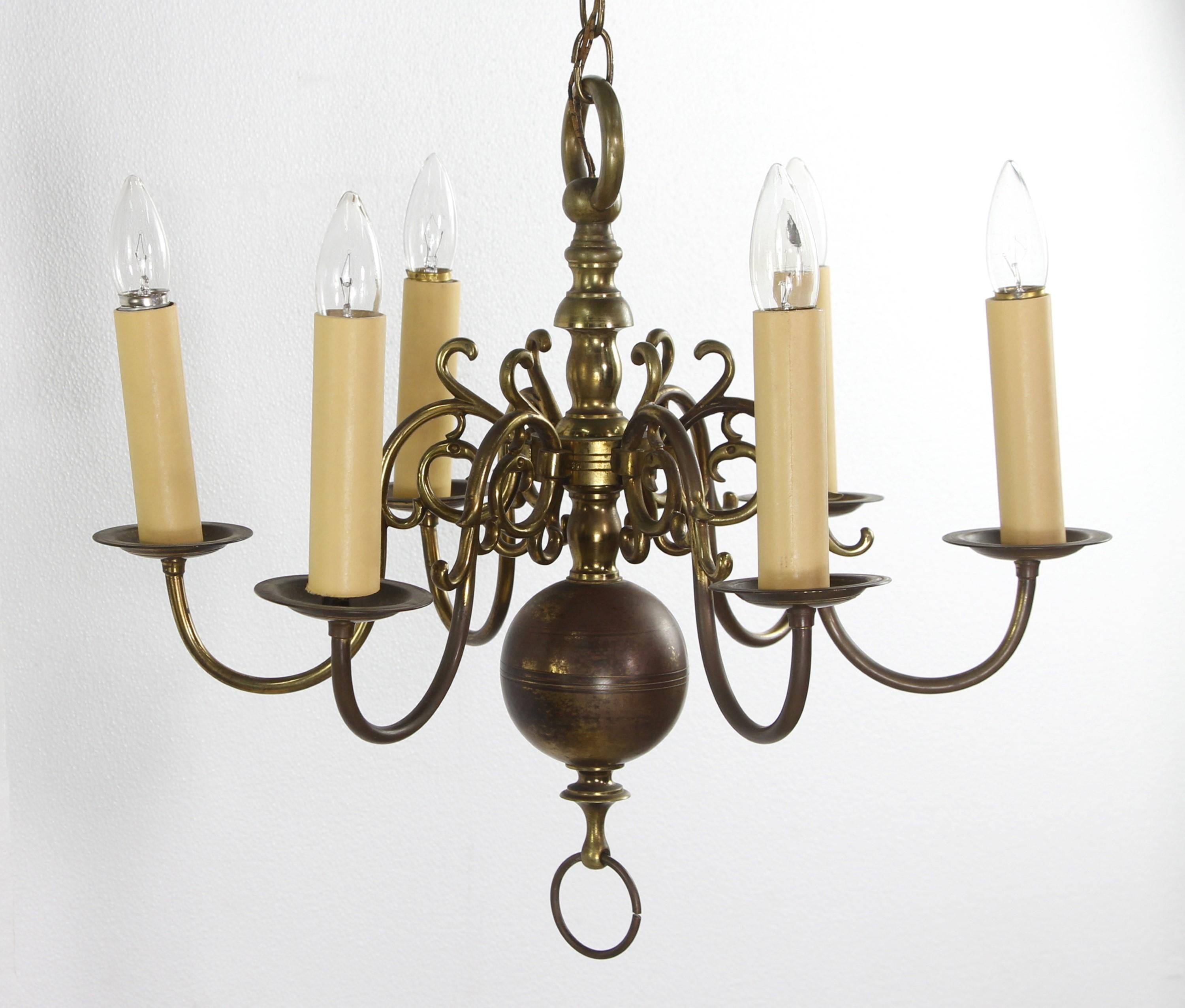 Antique Colonial Williamsburg 6 Arm Brass Chandelier In Good Condition In New York, NY