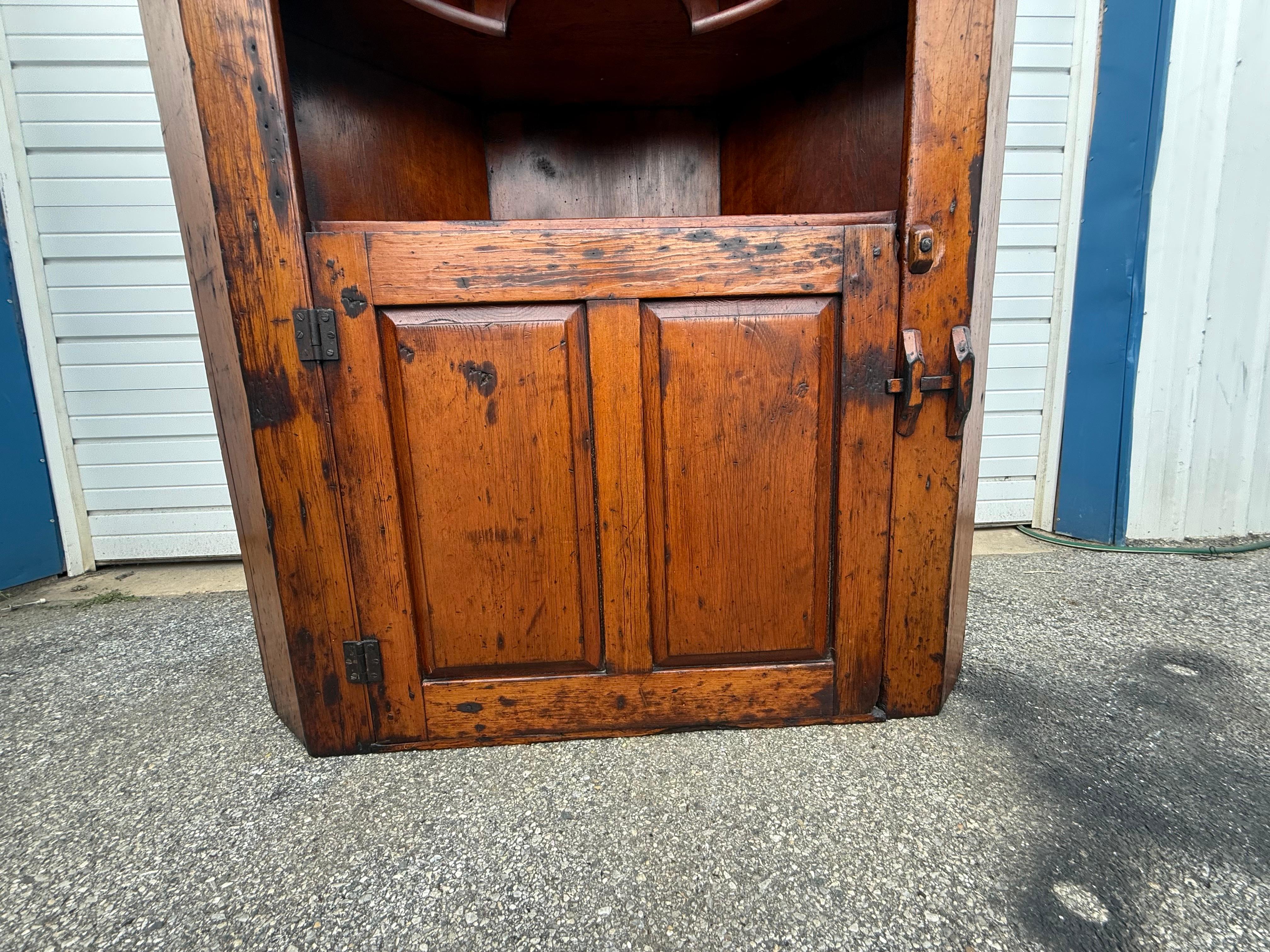 Antique Colonial Wormwood Pine Corner Cabinet Circa Early 1800's

Offered is a Antique  Country Pine Corner Cabinet. This cabinet is dated from the early 1800's. It was purchased by it's previous owner in the 1970's from a Du Pont estate in the in
