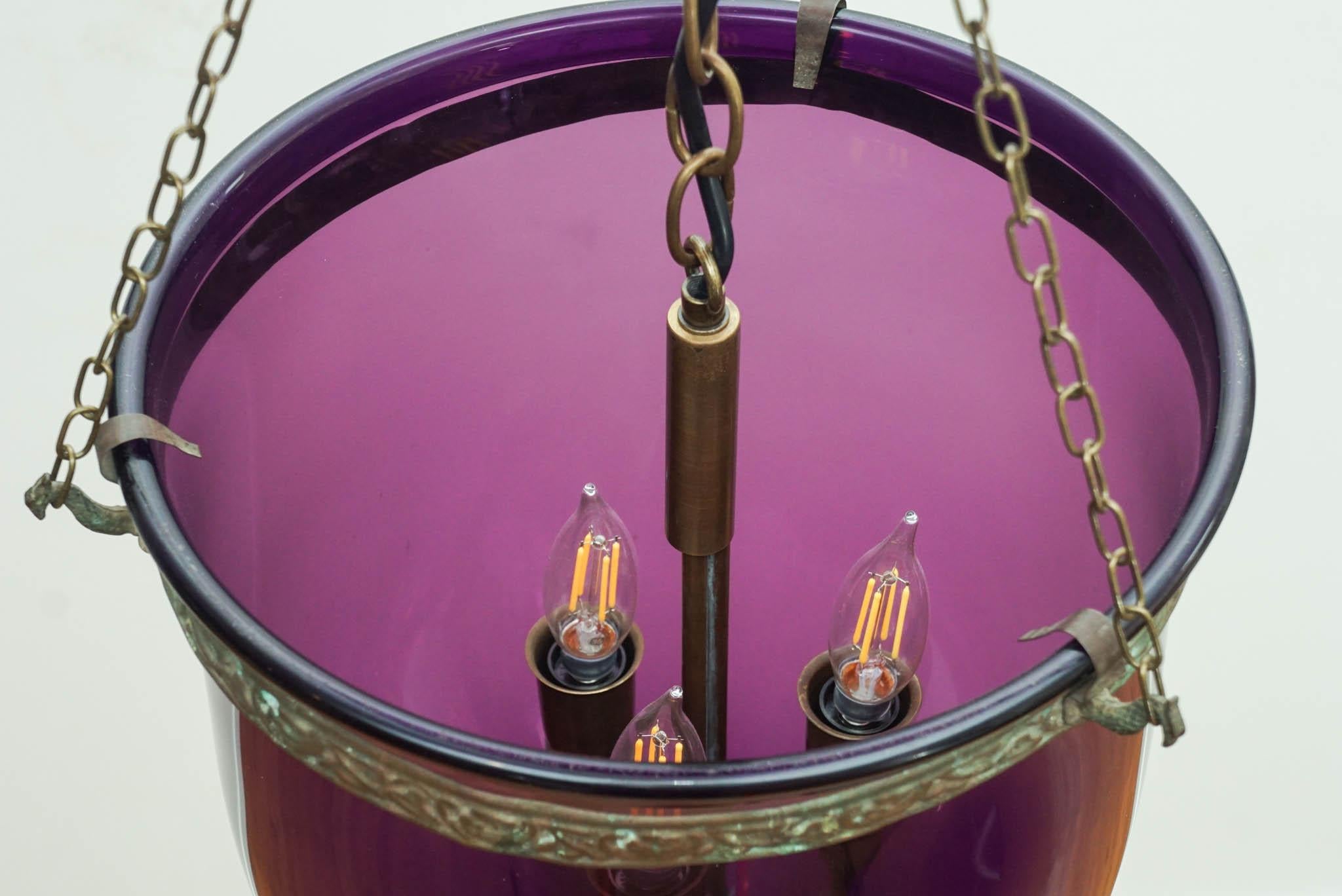 Ottone Lanterne a campana antiche e colorate in viola in vendita