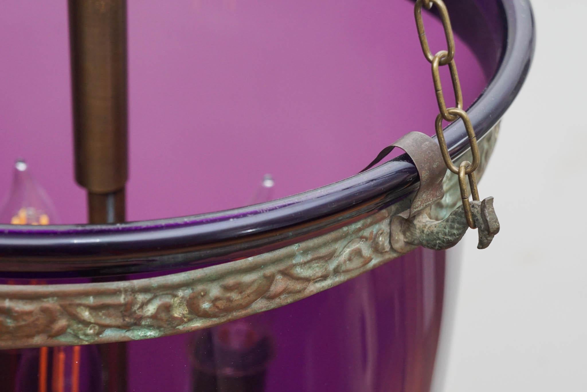 Lanterne a campana antiche e colorate in viola in vendita 1