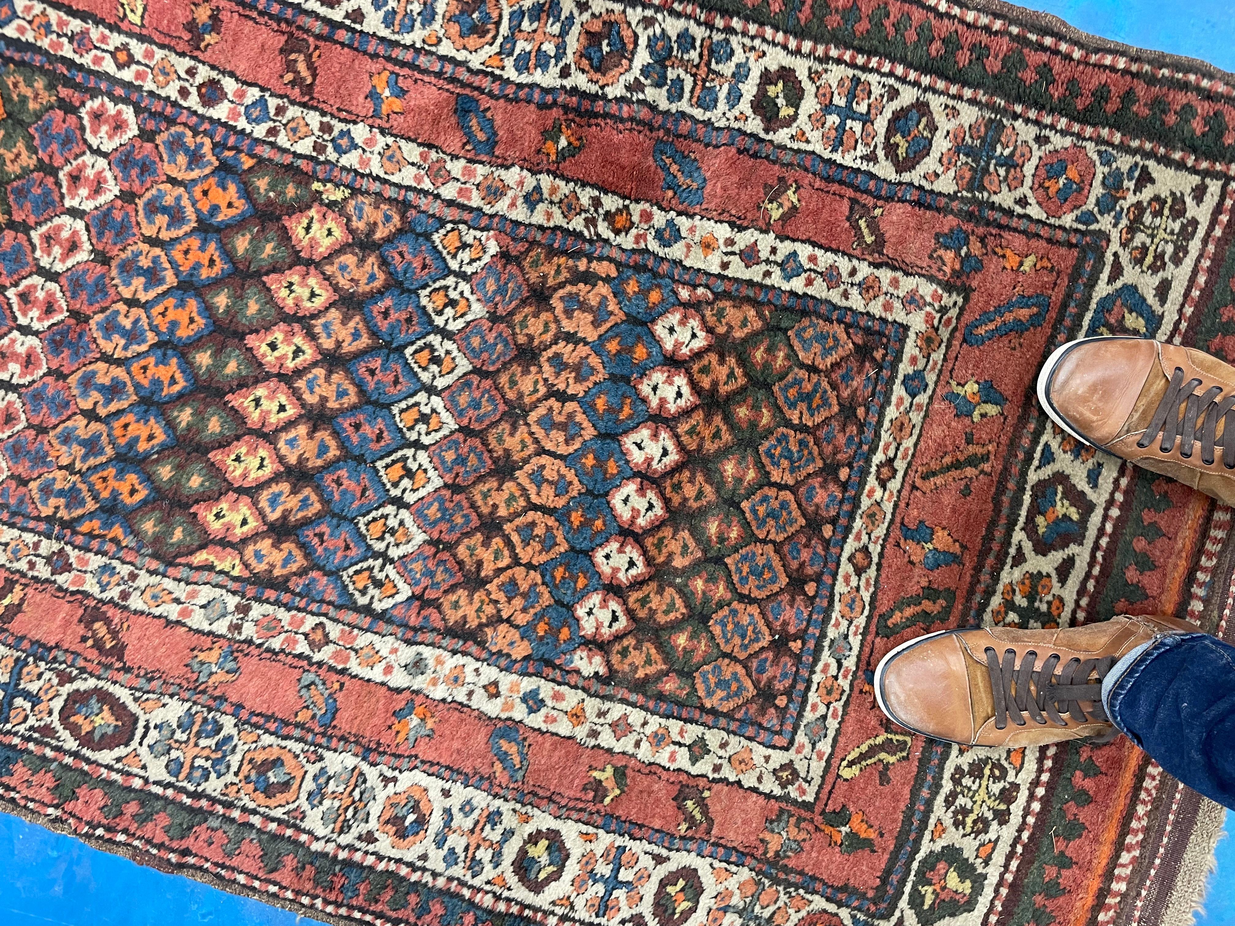 Ancien tapis kurde coloré, circa 1930-40's Bon état - En vente à Milwaukee, WI