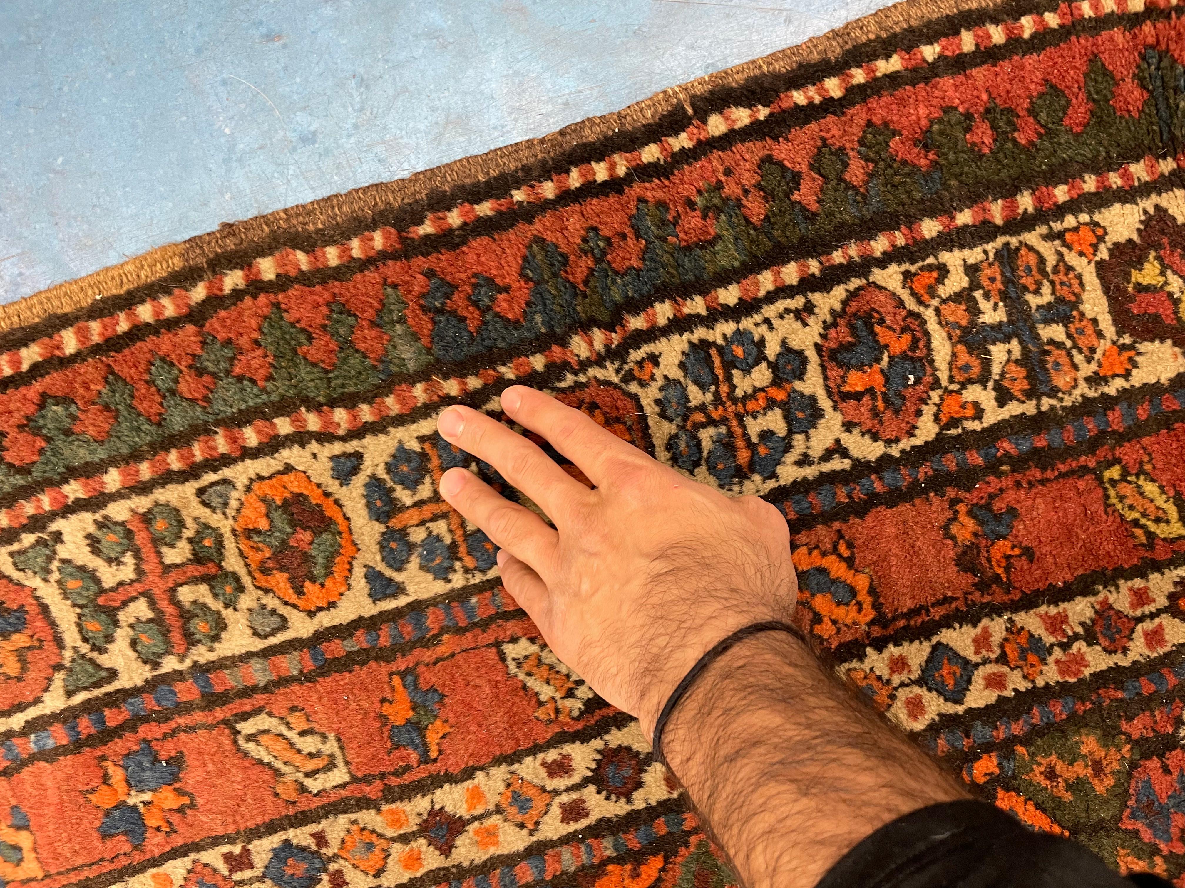 20ième siècle Ancien tapis kurde coloré, circa 1930-40's en vente