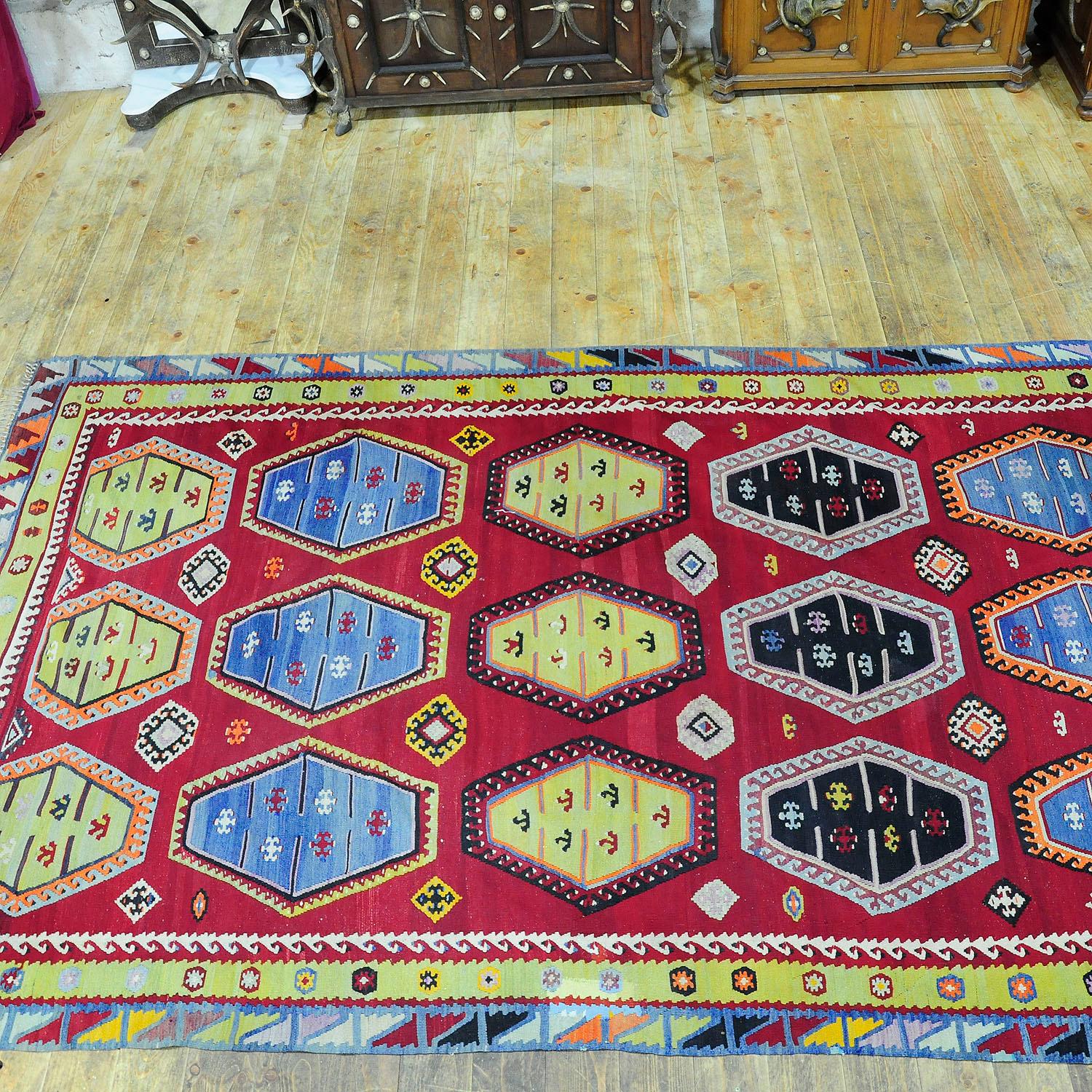 Antique Colorful Turkish Sarkisla Kilim Rug ca. 1930 In Good Condition For Sale In Berghuelen, DE