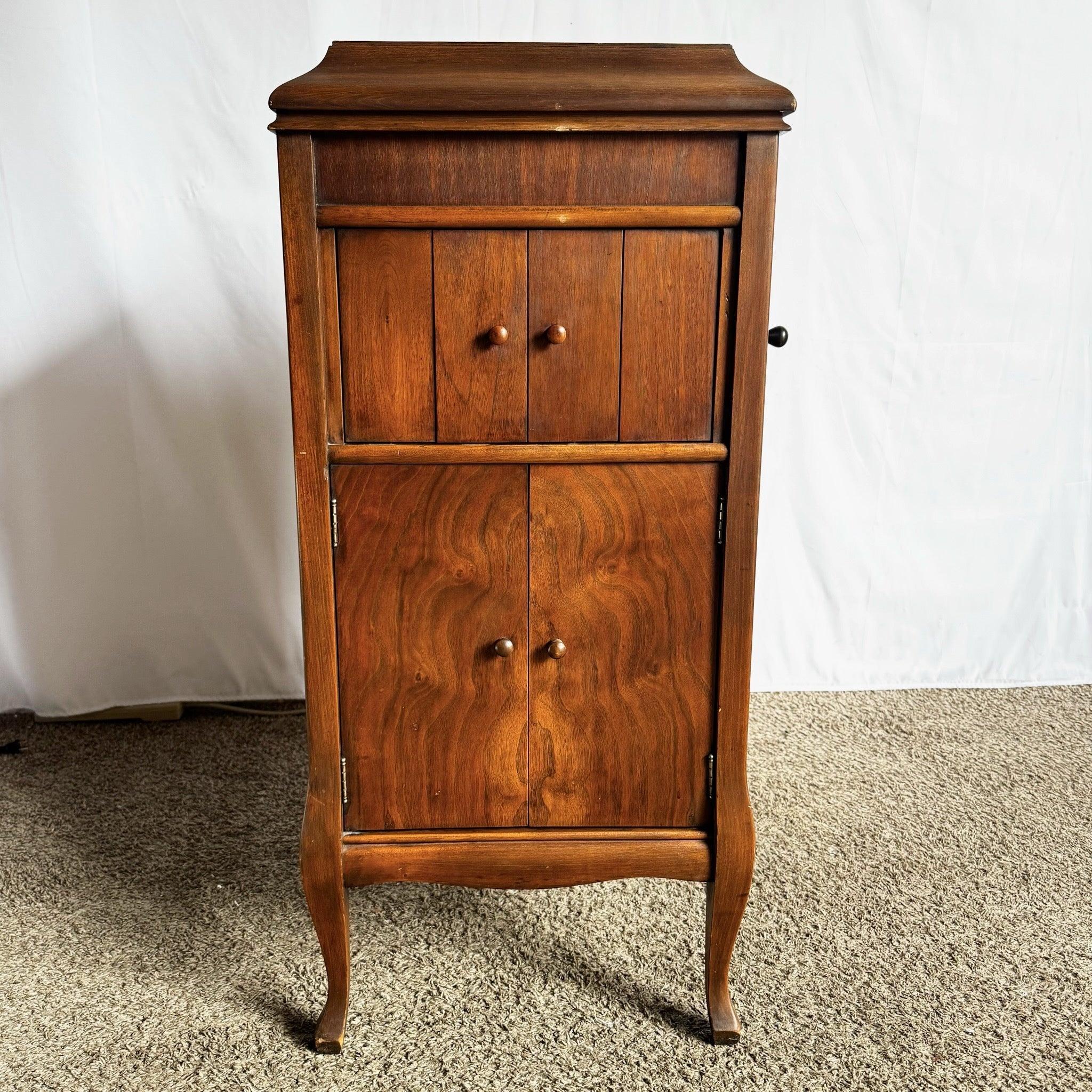 Discover a Columbia Grafonola Antique Phonograph—1907–1923 internal horn elegance in mahogany, spring-wind charm, and historical craftsmanship.
 

 The scores that keep the crank in are loose, although fictional should be used with care. Minor wear