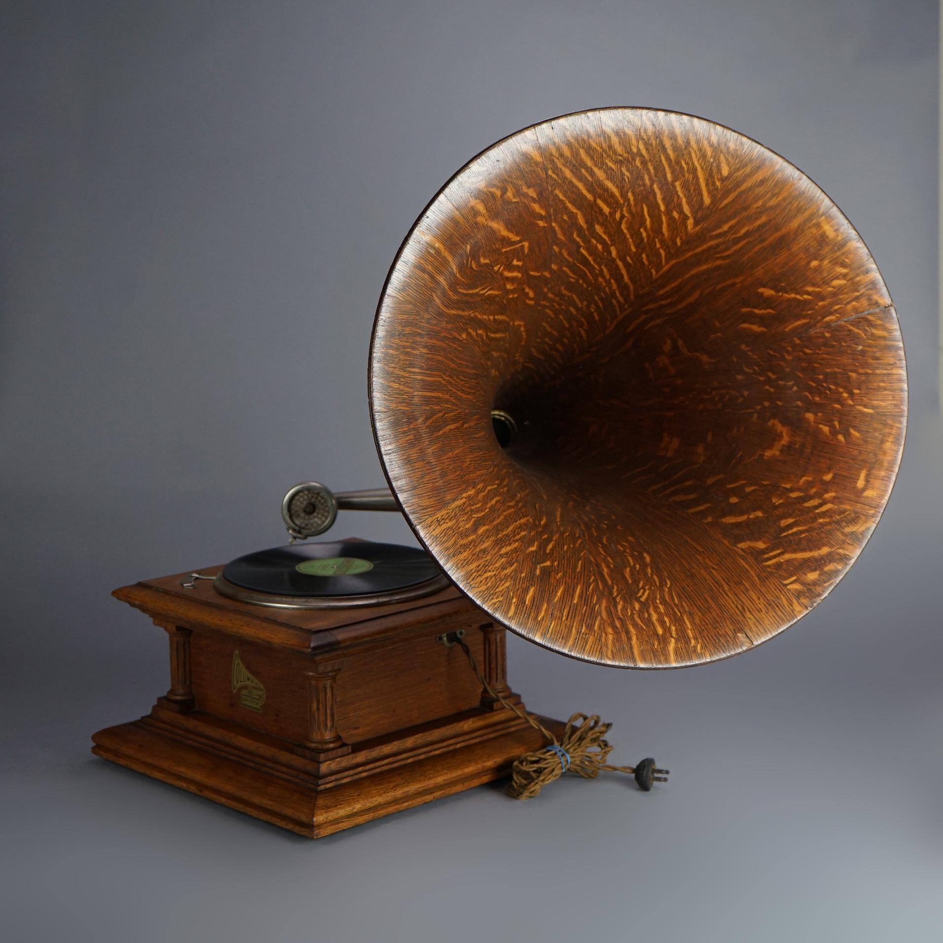 Antique Columbia Oak Table Top Victrola with Tiger Stripe Oak Horn Circa 1900 In Good Condition In Big Flats, NY