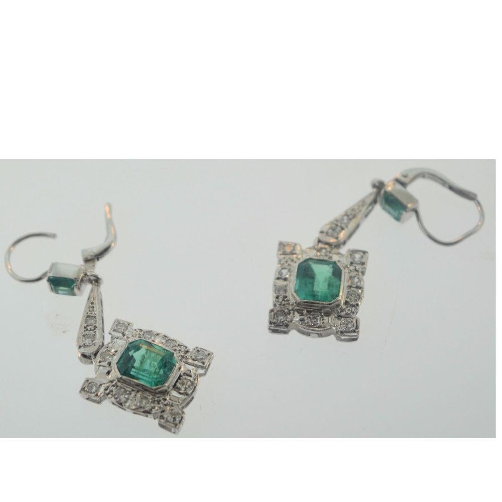 Taille ronde Boucles d'oreilles pendantes anciennes en émeraude de Colombie et diamant en vente