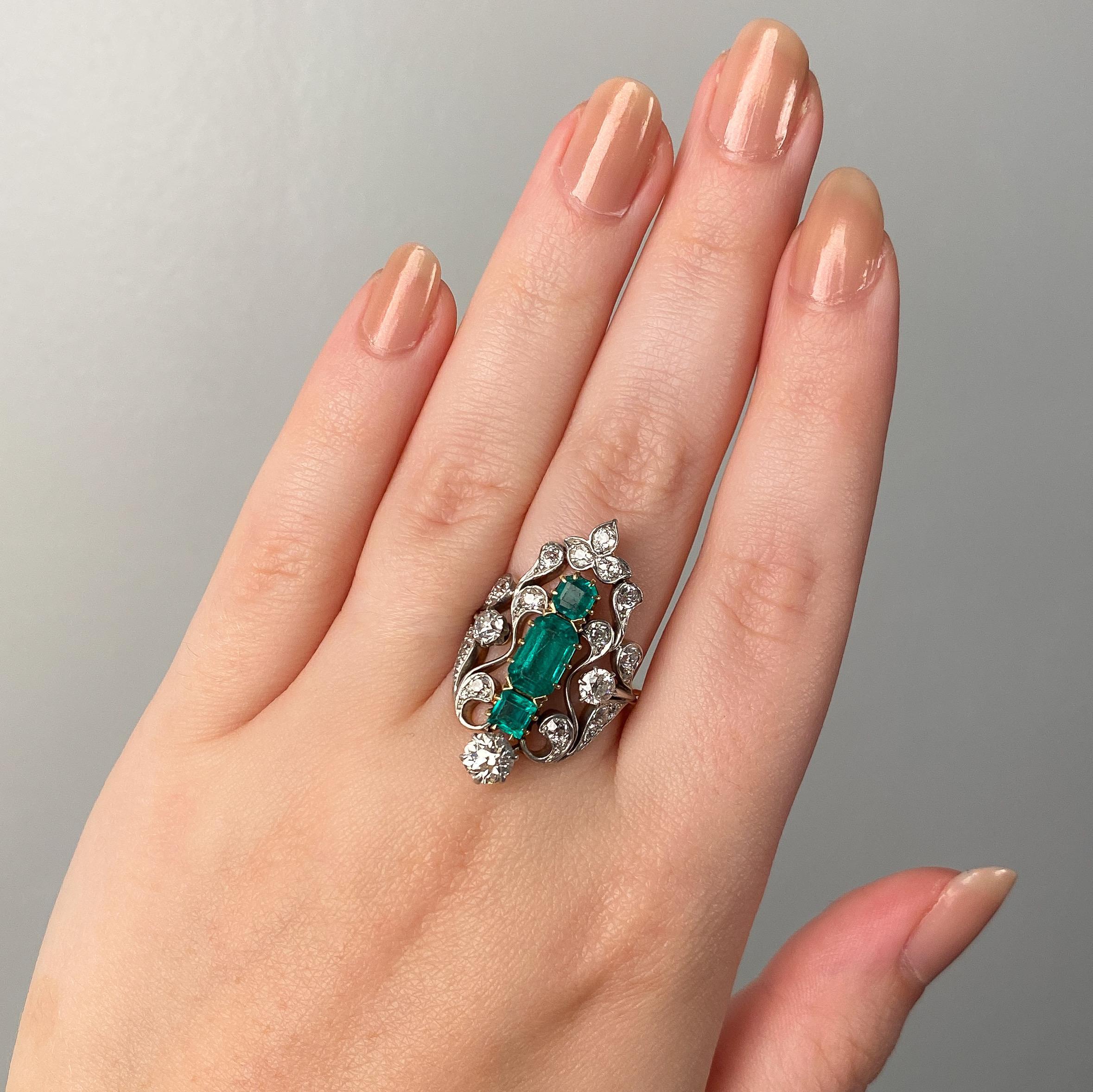 Bague ancienne en or 18k et platine avec émeraude de Colombie et diamant - GIA Cert en vente 1
