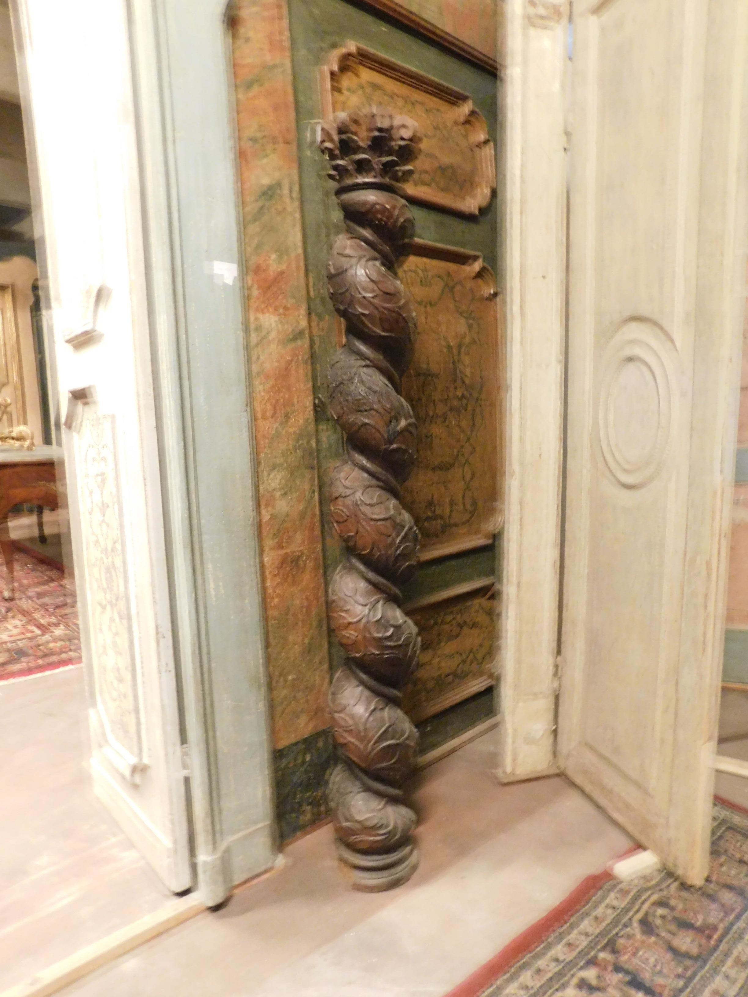 Italian Antique Column in Walnut Wood, with Twisted Sculpted, 17th Century Italy