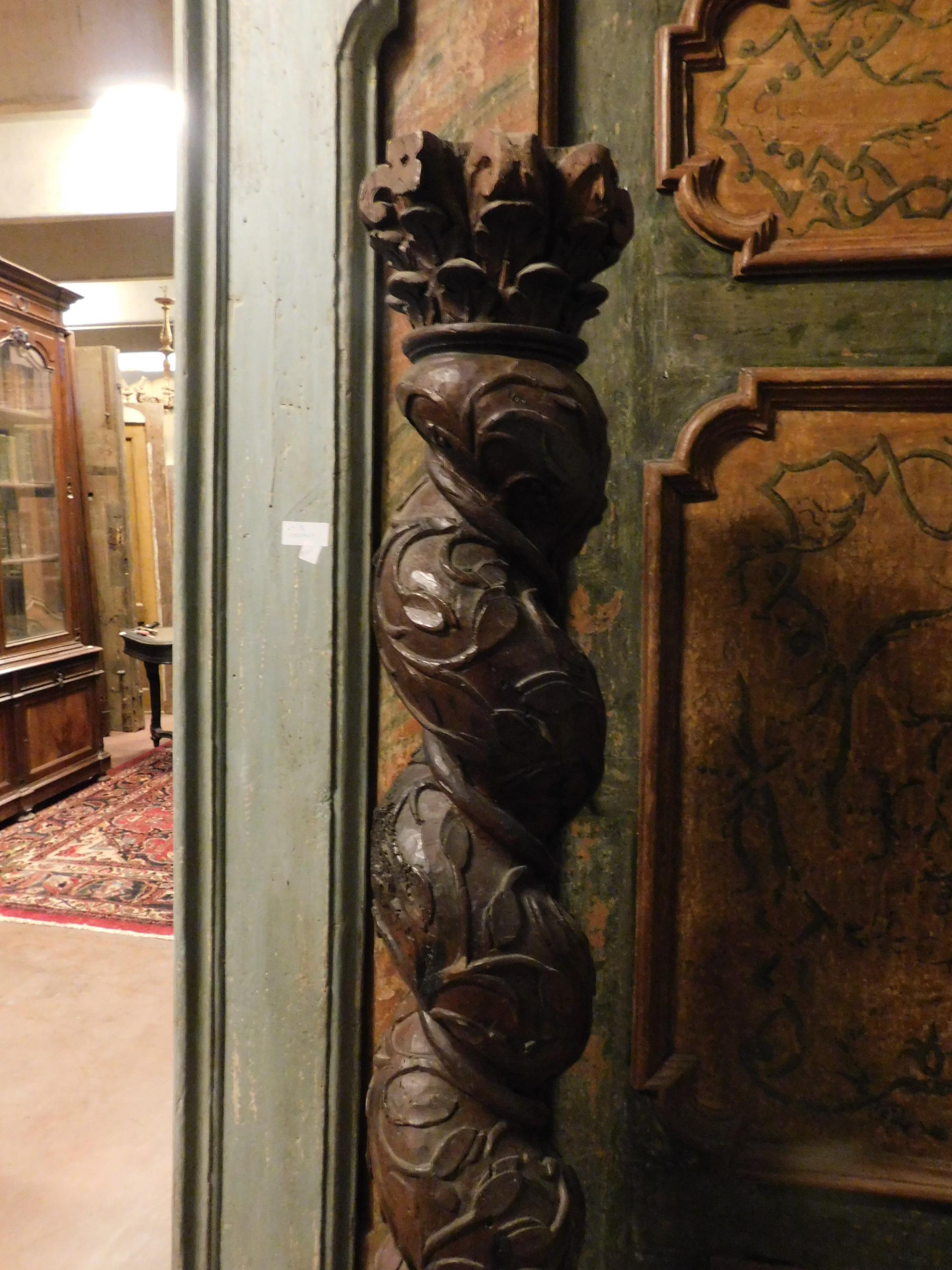 Hand-Carved Antique Column in Walnut Wood, with Twisted Sculpted, 17th Century Italy