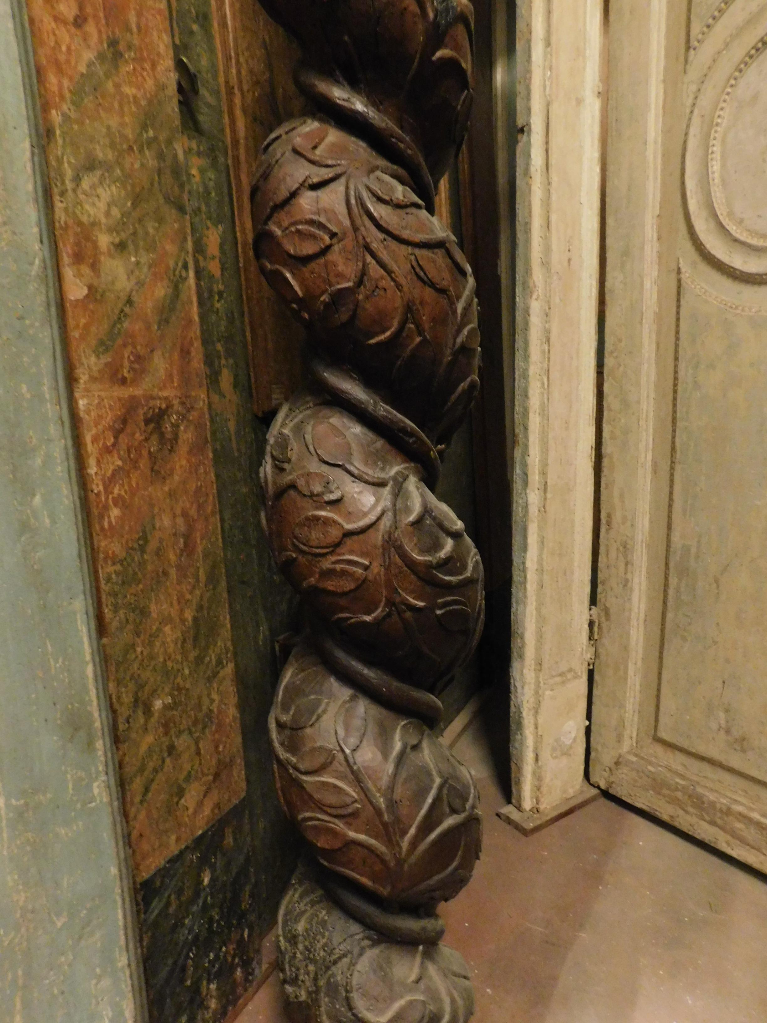 Antique Column in Walnut Wood, with Twisted Sculpted, 17th Century Italy 1