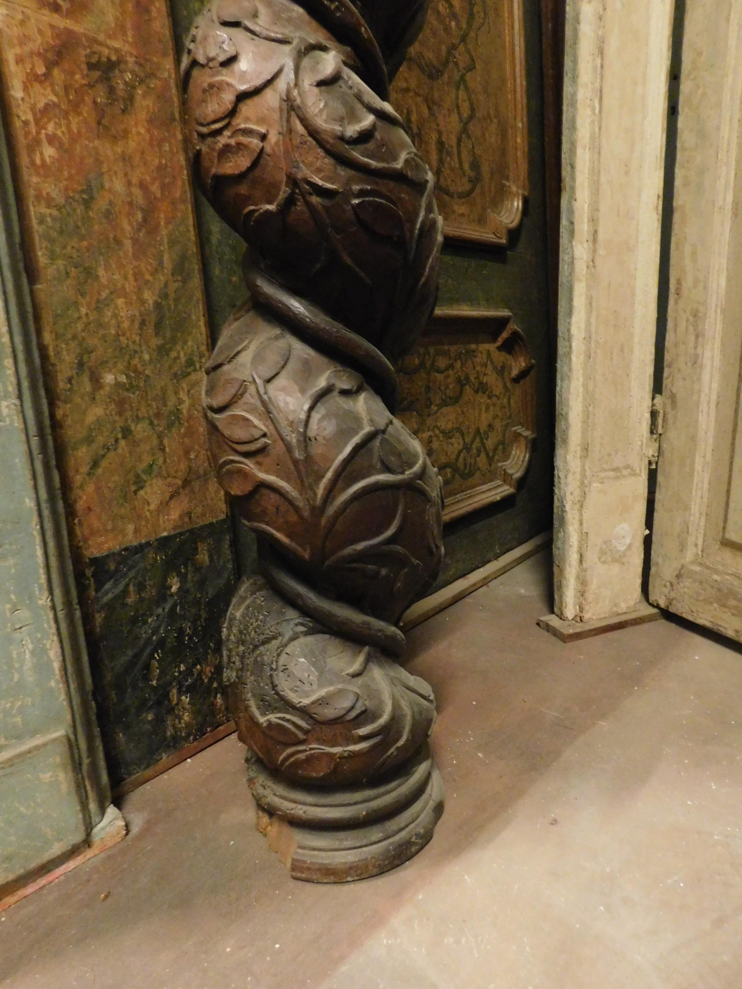 Antique Column in Walnut Wood, with Twisted Sculpted, 17th Century Italy 2