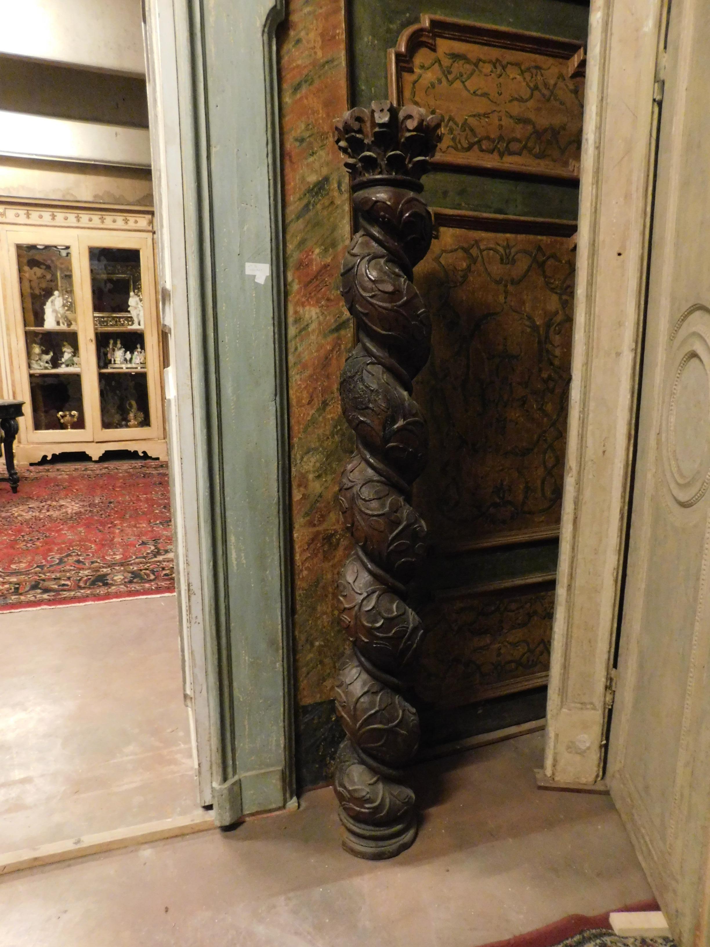 Antique Column in Walnut Wood, with Twisted Sculpted, 17th Century Italy 4
