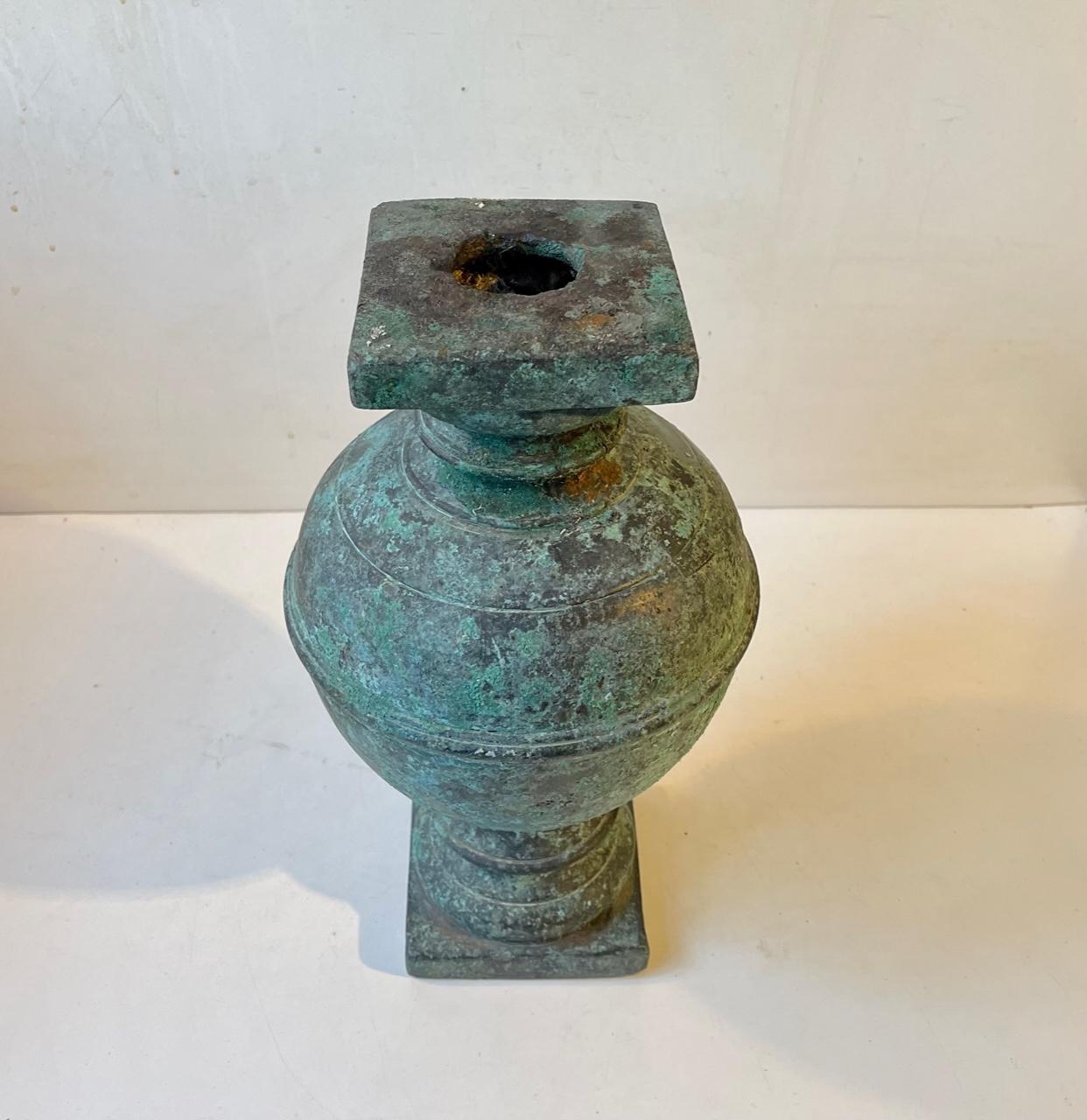 Antiker Säulen- oder Pflanzgefäßständer aus patinierter Bronze (Europäisch) im Angebot