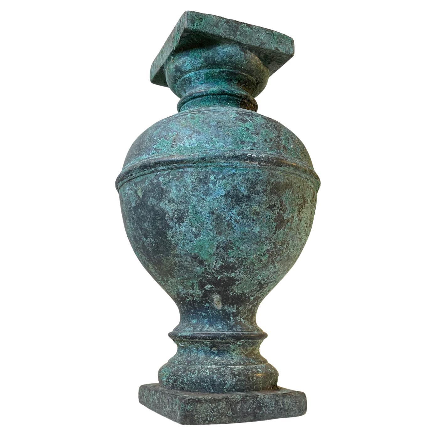 Antiker Säulen- oder Pflanzgefäßständer aus patinierter Bronze