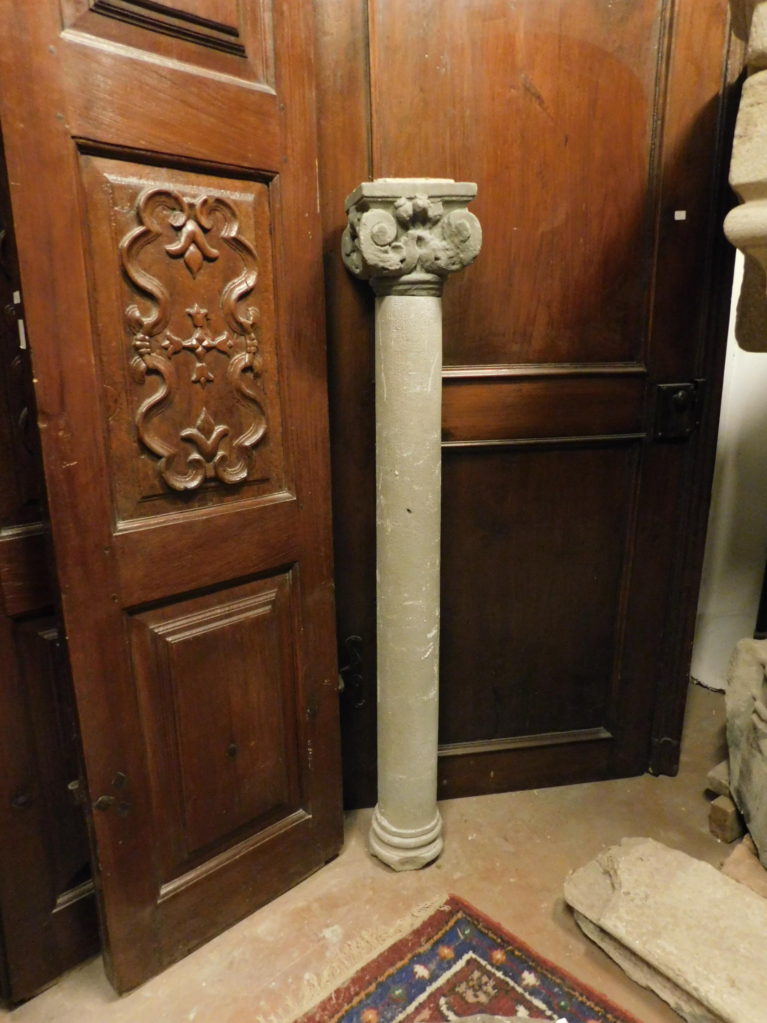 Antique column with capital carved in stone wide 25 x 25 cm
Measures: H cm 145 + 21 cm height capital.
Diameter 15 cm column.