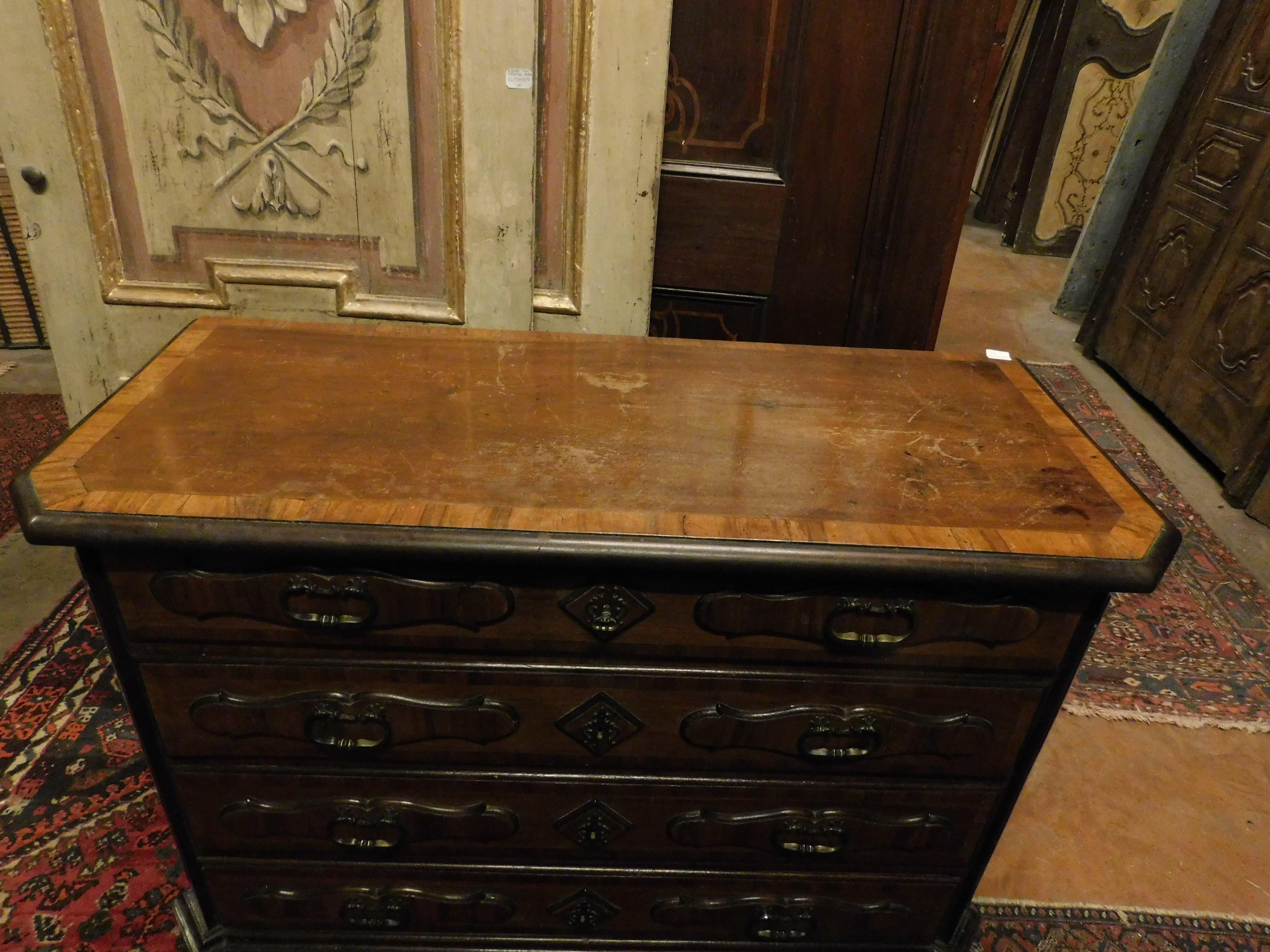 Antique Commodes, Chest of Drawers Walnut Inlaid Briar, 18th Century Italy In Good Condition For Sale In Cuneo, Italy (CN)