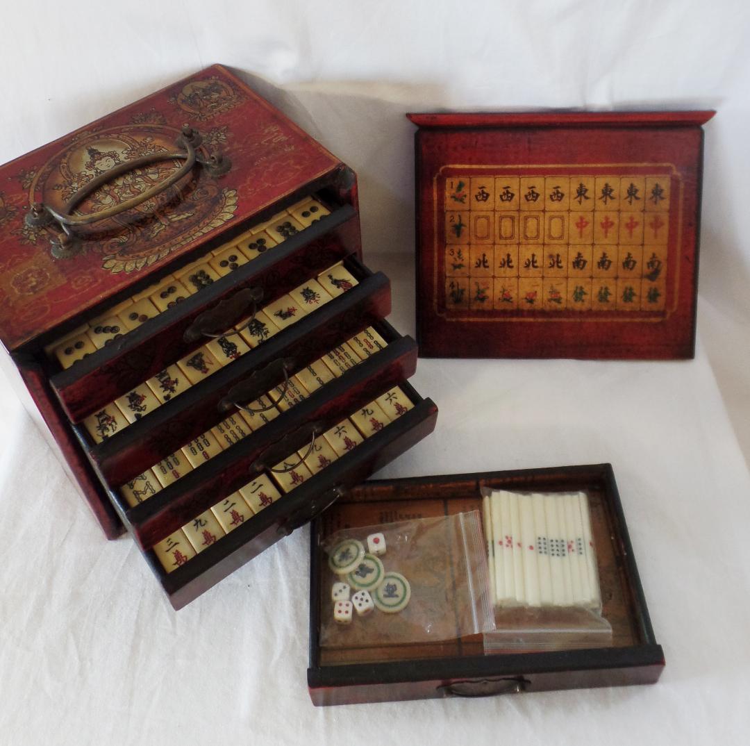 Antique Complete Guanyin Goddess box Mahjong set Gorgeous  In Good Condition In Boston, MA