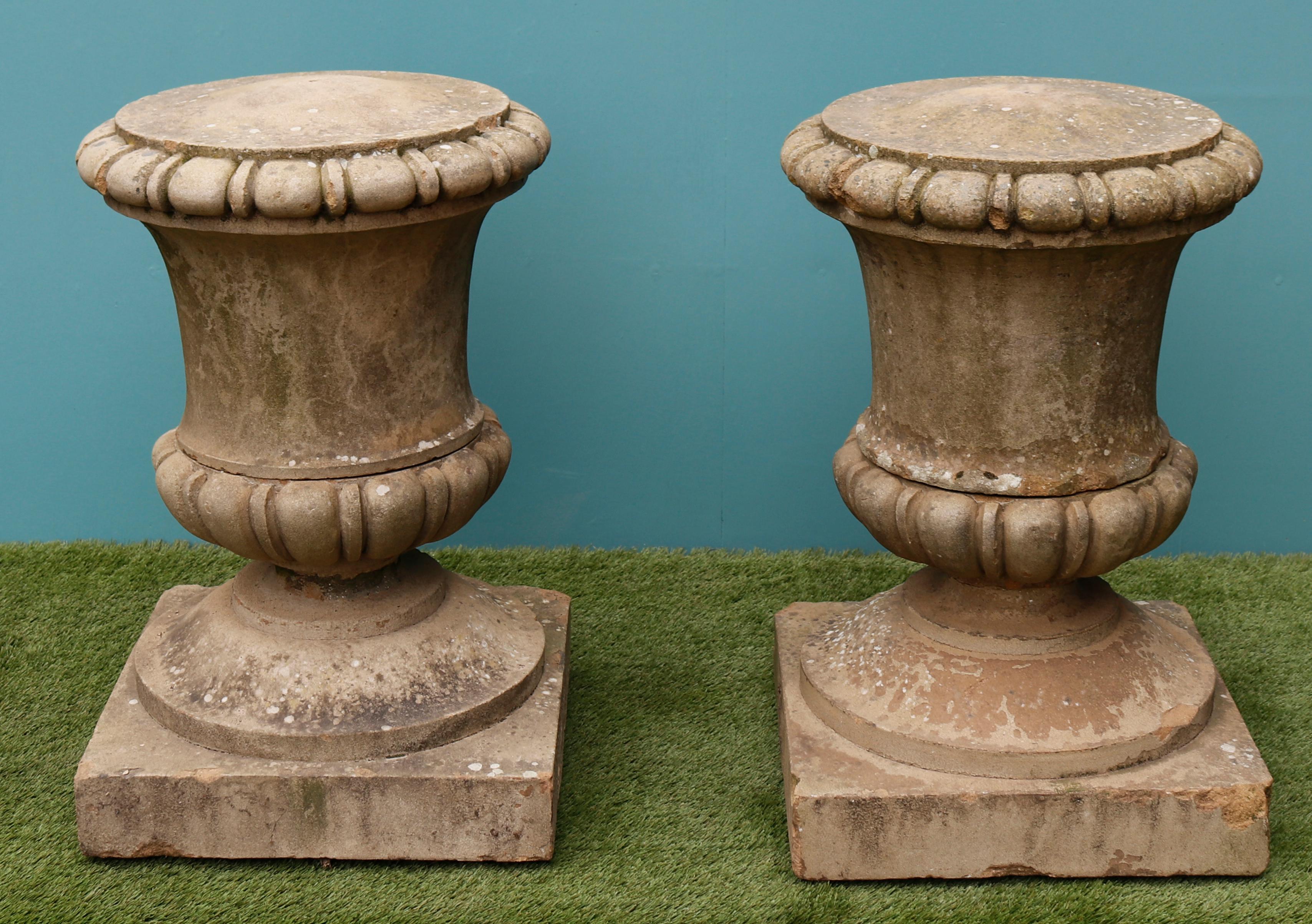 Antike Kompositionsstein-Gartenabschlüsse mit Deckel im Angebot 1