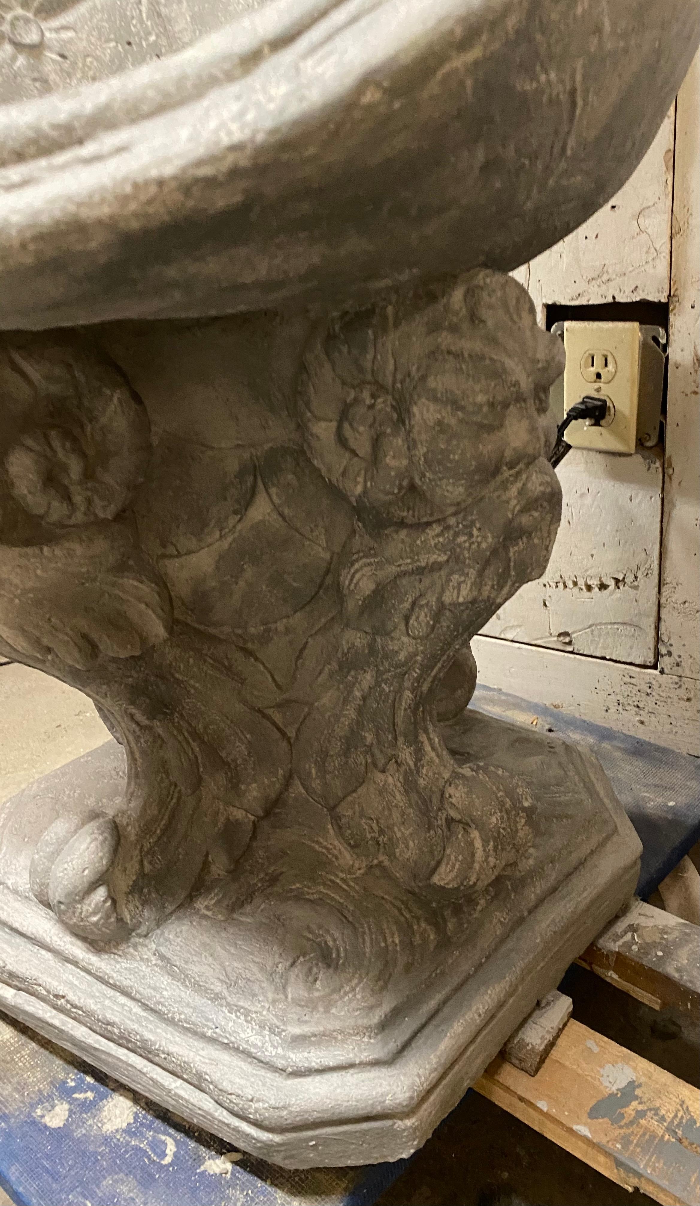 XX secolo Sedia da giardino antica in cemento a forma di grotta
