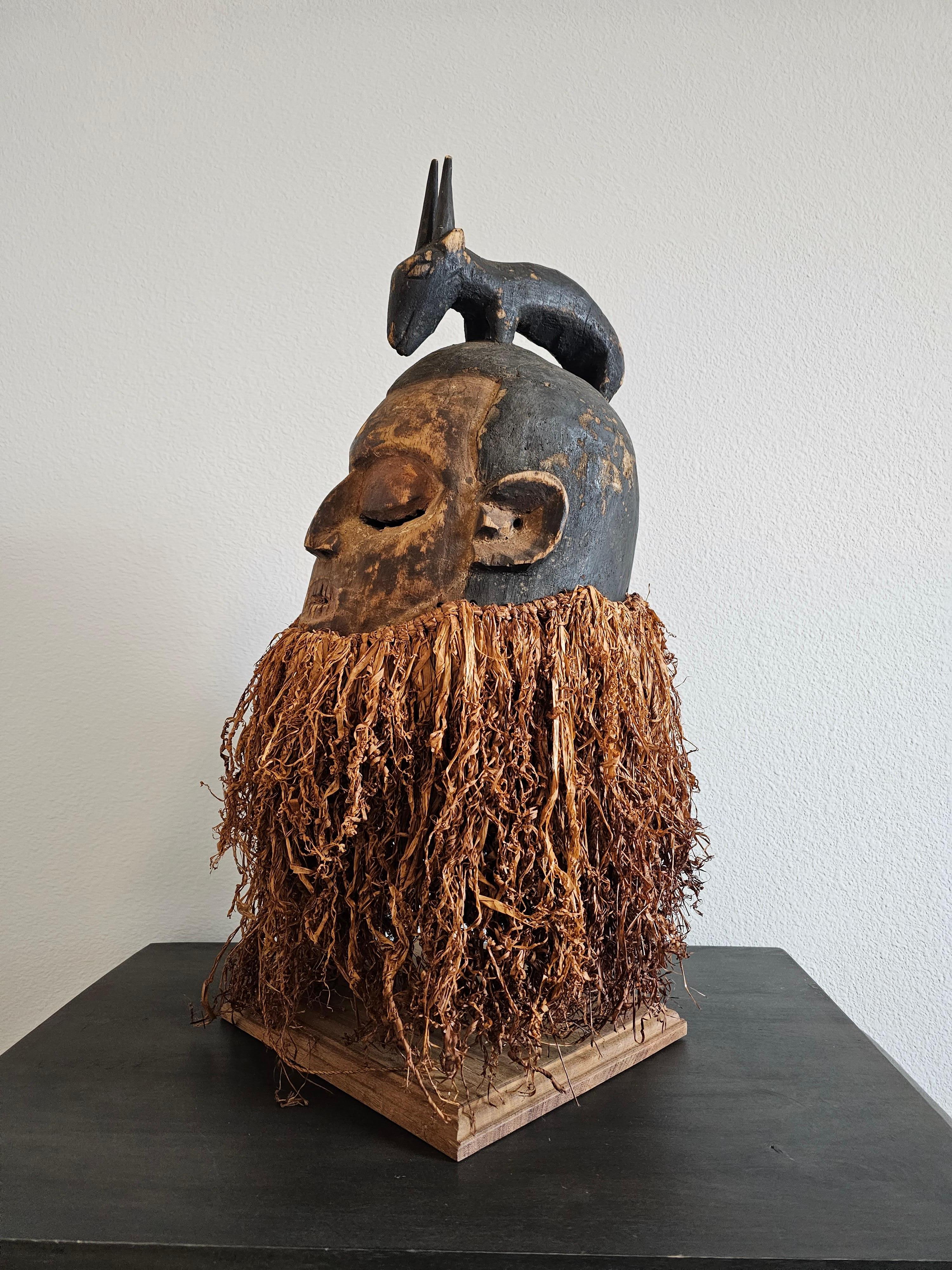 Antique Congolese African Tribal Carved Hemba Helmet Mask, Suku Peoples In Good Condition For Sale In Forney, TX