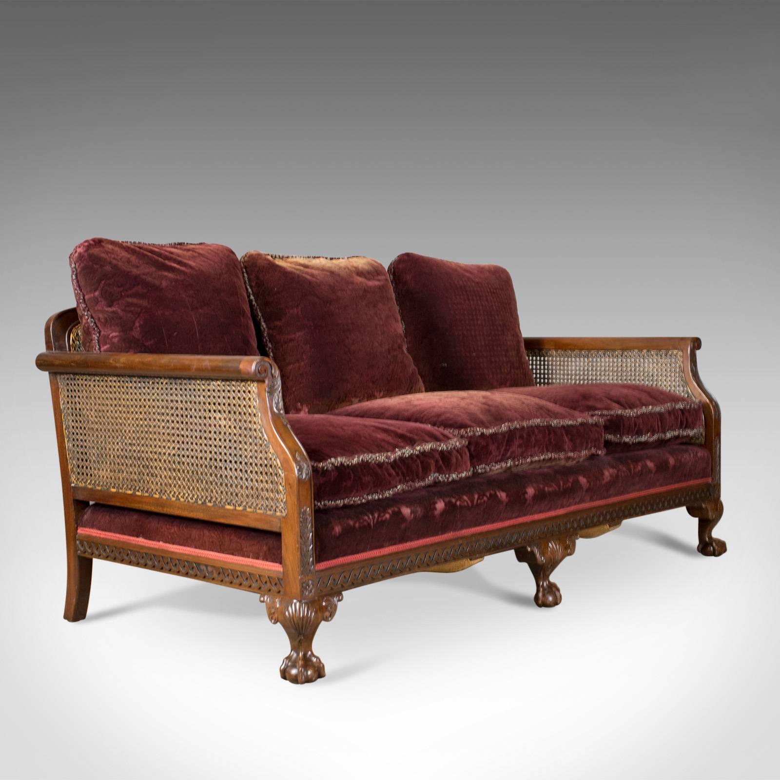 This is a classic antique conservatory suite, a bergère sofa and chairs dating to the Edwardian period of the early 20th century, circa 1910.

Beautifully crafted in mahogany with good color and graining
Deep seat enclosed with traditional