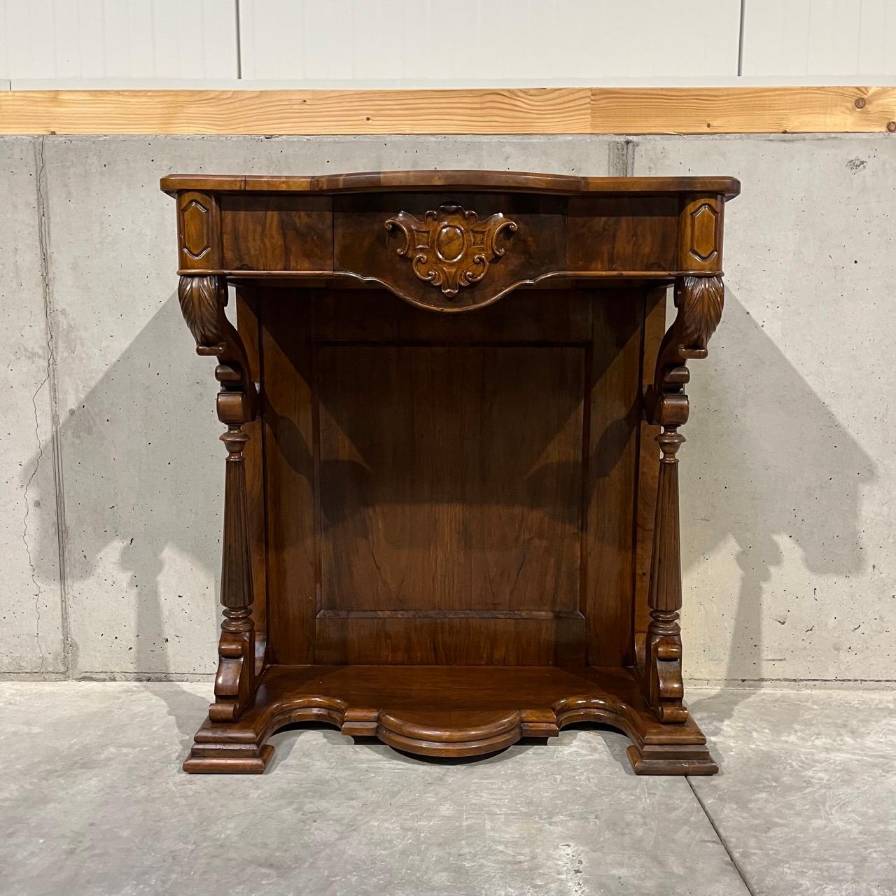✓ Particularly beautiful woodwork
✓ Top condition
✓ Practical and elegant

Dimensions: 
W: 77cm H: 86cm D: 43cm

Article: Antique console  side table
Item no.: 1023
Provenance: Louis Philippe, France
Material: Walnut
Color: Brown
Condition: In very