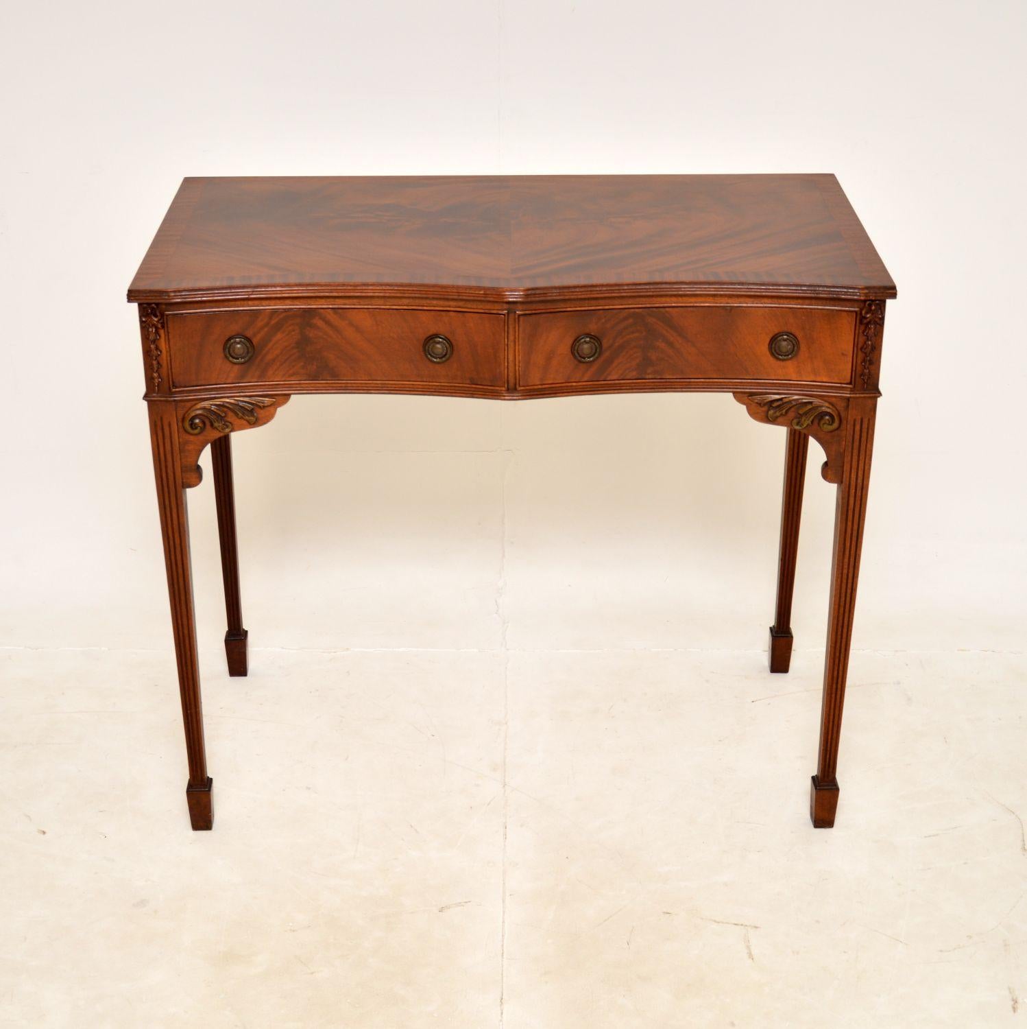 A smart and very useful antique console / server table. This was made in England, it dates from around the 1930’s.

The quality is excellent, this has beautiful flamed grain patterns and fine carving on the edges. This has a cross banded top, it