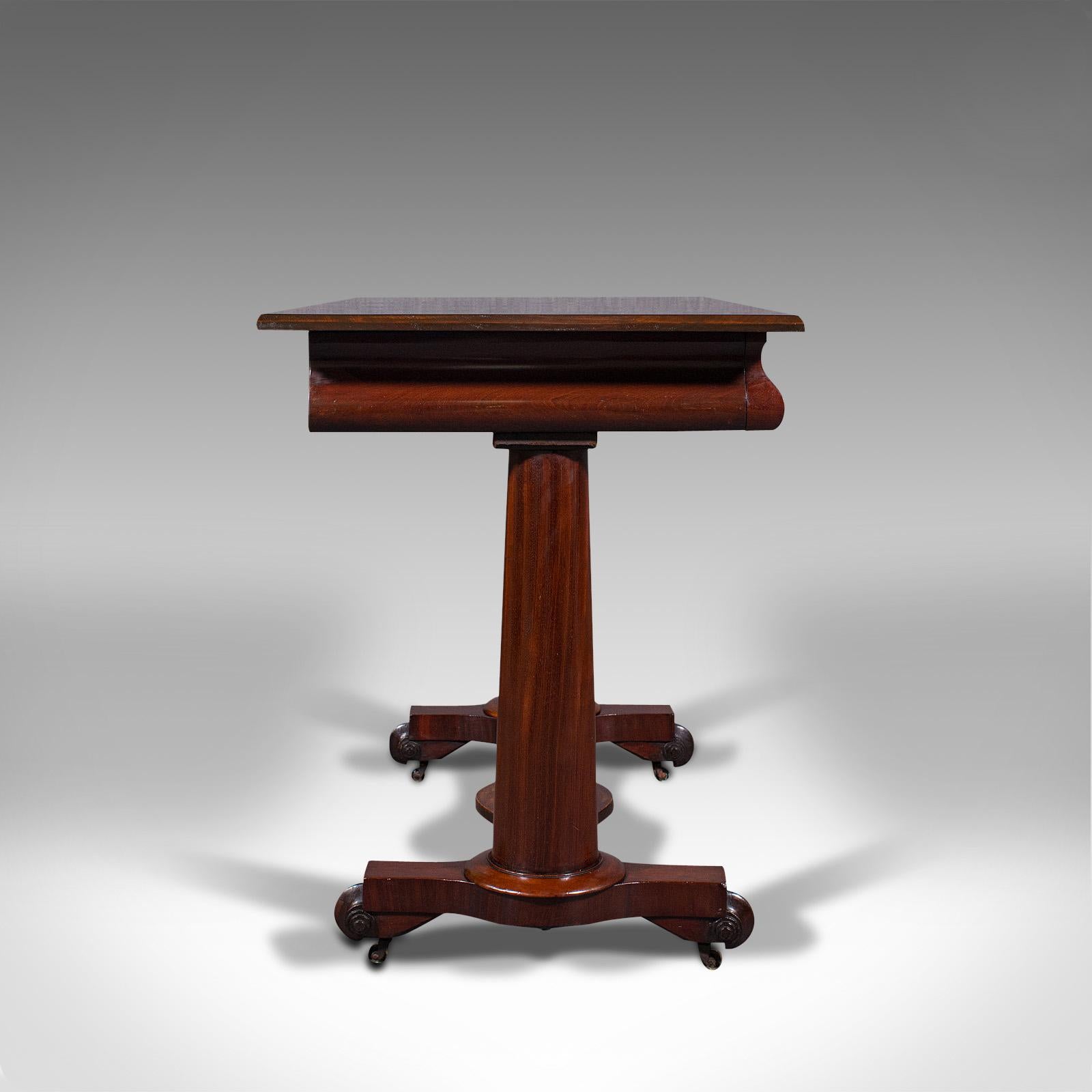 Britannique Table console ancienne anglaise, d'appoint, bureau d'appoint, style Régence, vers 1820 en vente